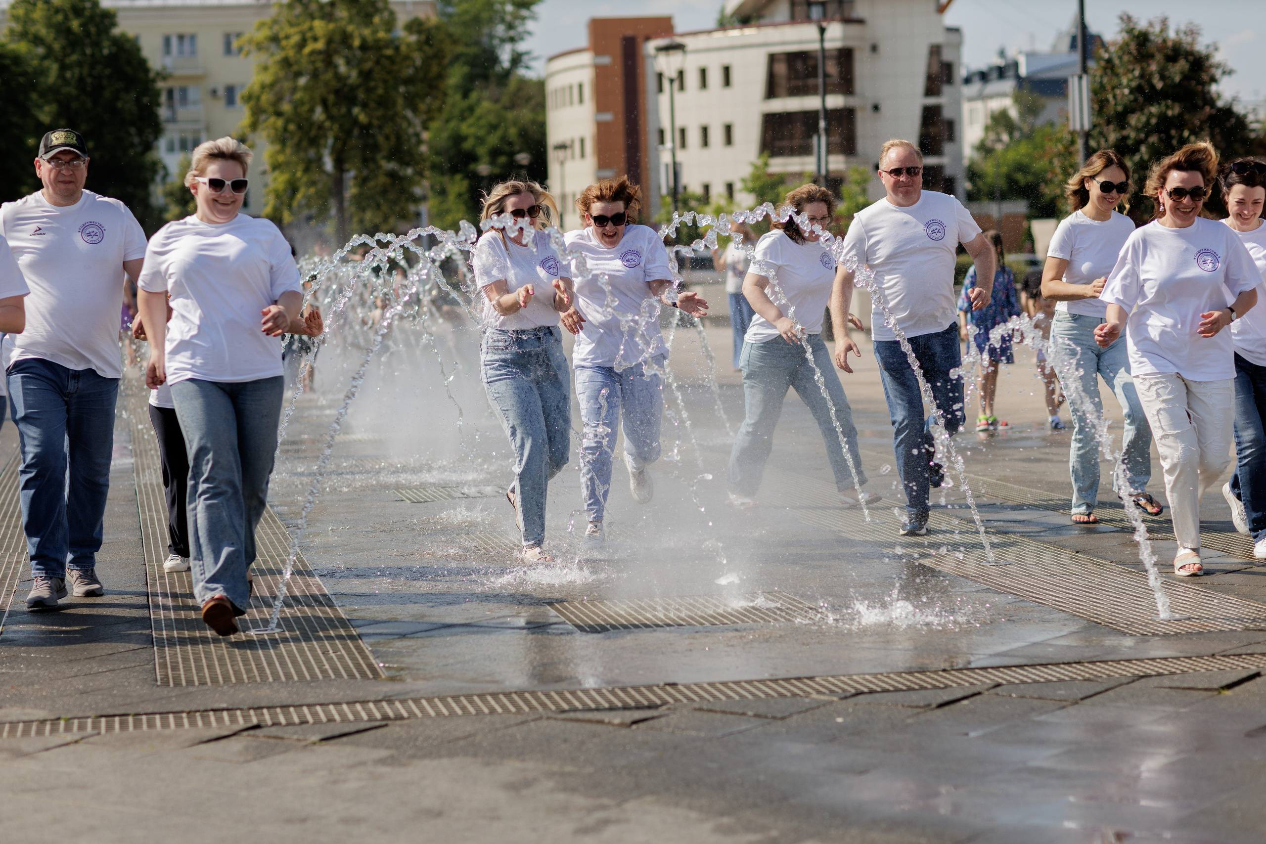 Репортажные фото съёмки клипа от родителей выпускникам. Свадебный фотограф в Воронеже Александр Работкин