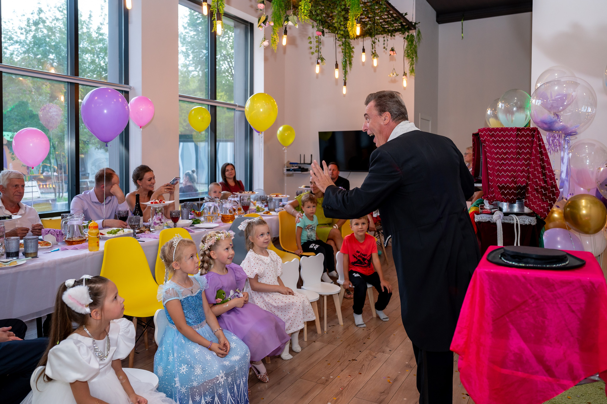 ДР в лофте с фокусником