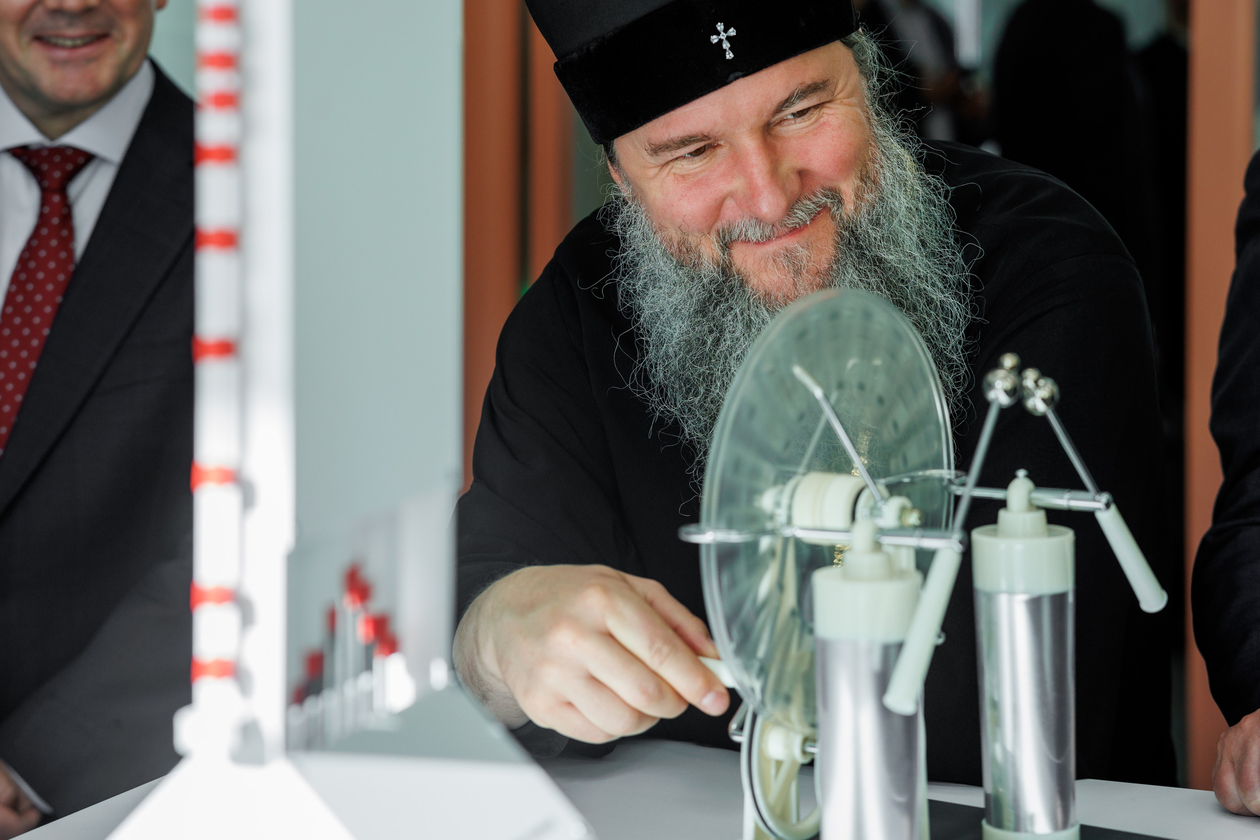 Митрополит Евгений выставка наука, архиерей и образование Екатеринбург, репортажная фотография