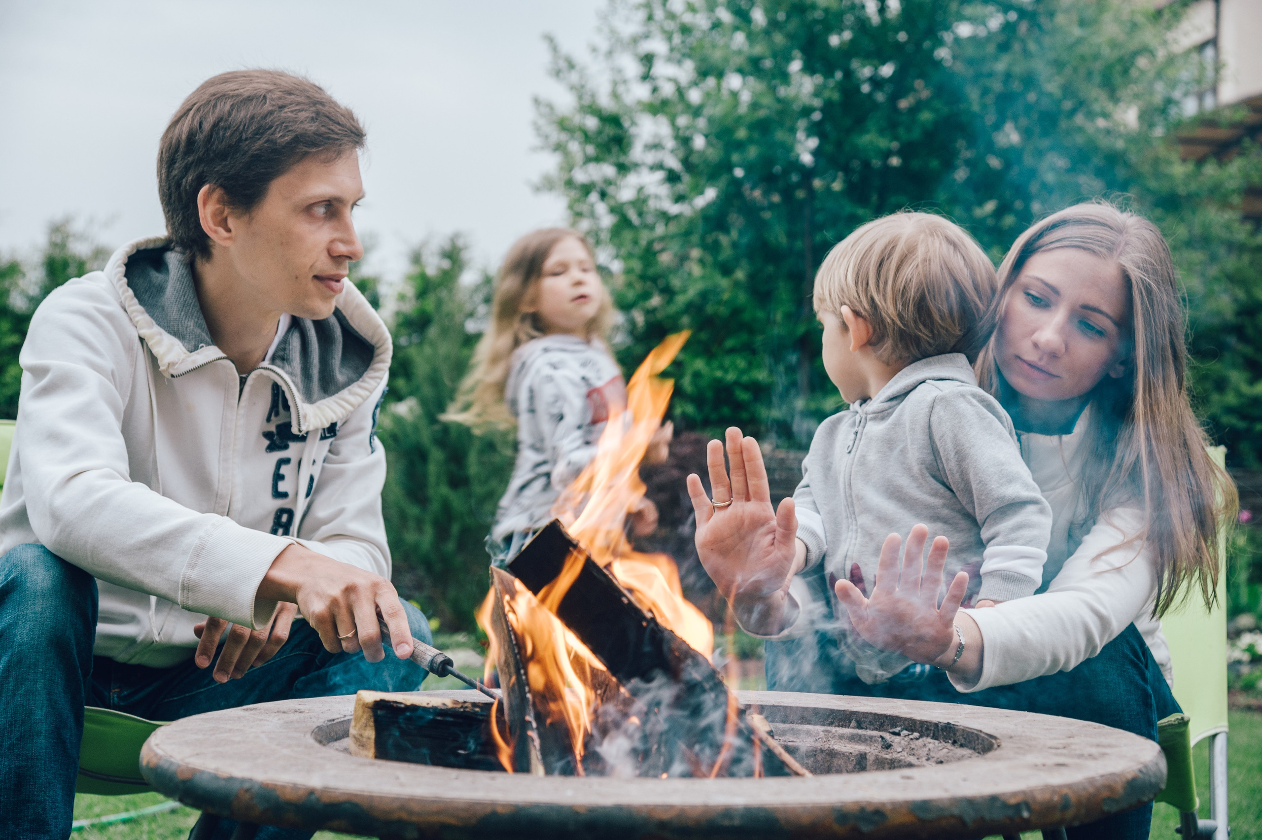 Лето располагает ко всяким резвостям и дерзостям на свежем воздухе. Зовите нас в на съемки в свои загородные резиденции!. Семейный фотограф в Москве Елена Снегирева
