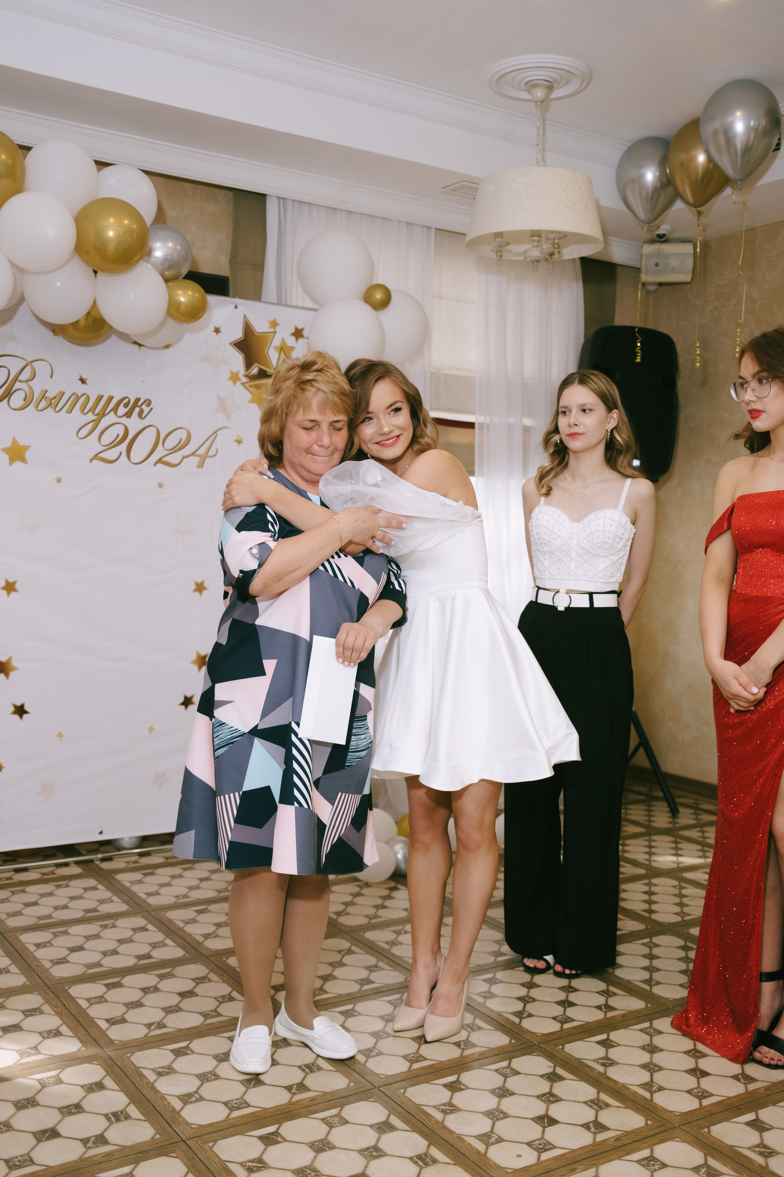 Выпускной школа 33. Свадебный и репортажной фотограф Денис Ожигин в Краснодаре и Краснодарском крае