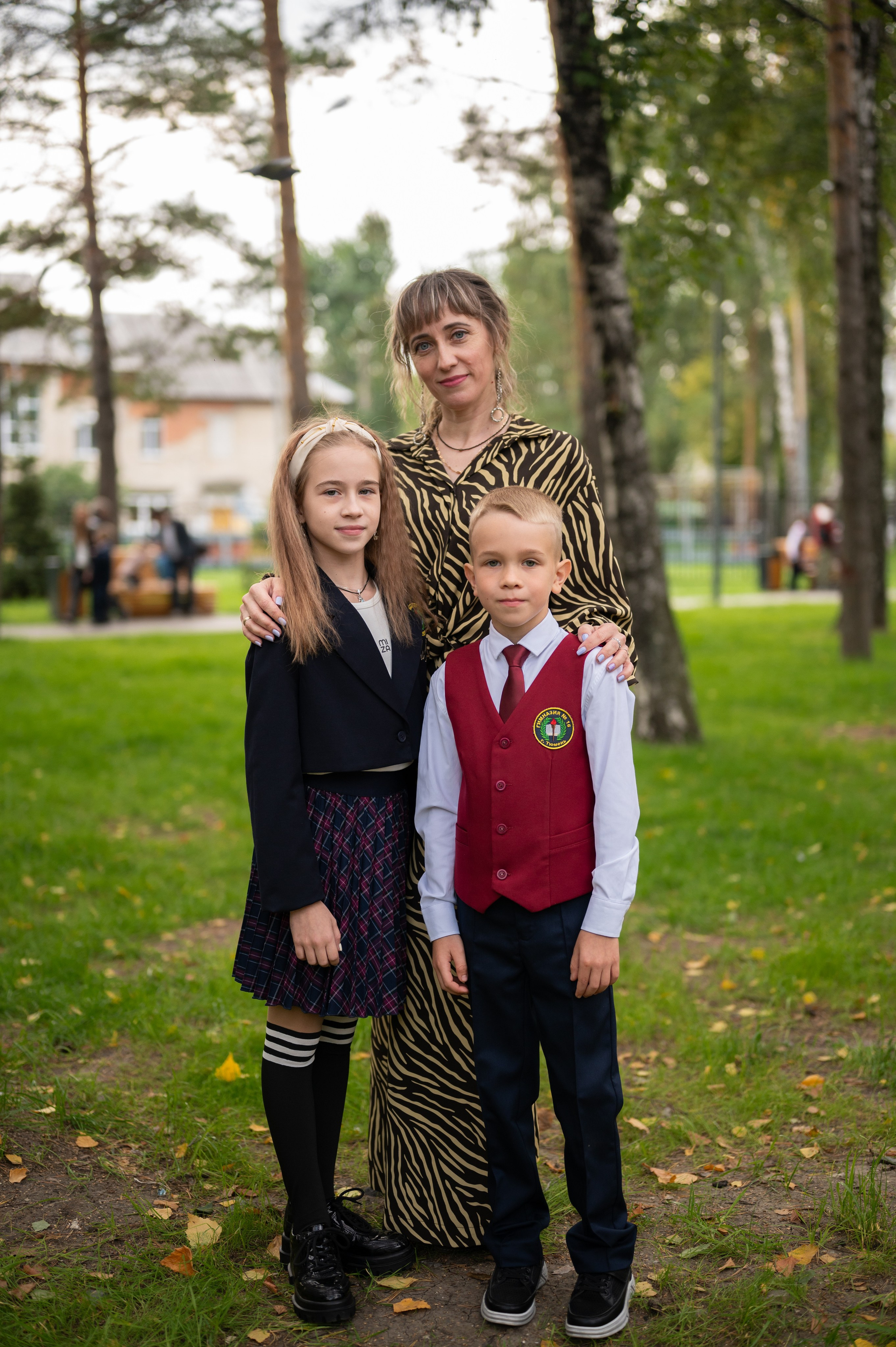 1 сентября 16 гимназия 2 класс (линейка + в классе+ на улице). Фотограф новорожденных, семейный детский в Тюмени Татьяна Морозова