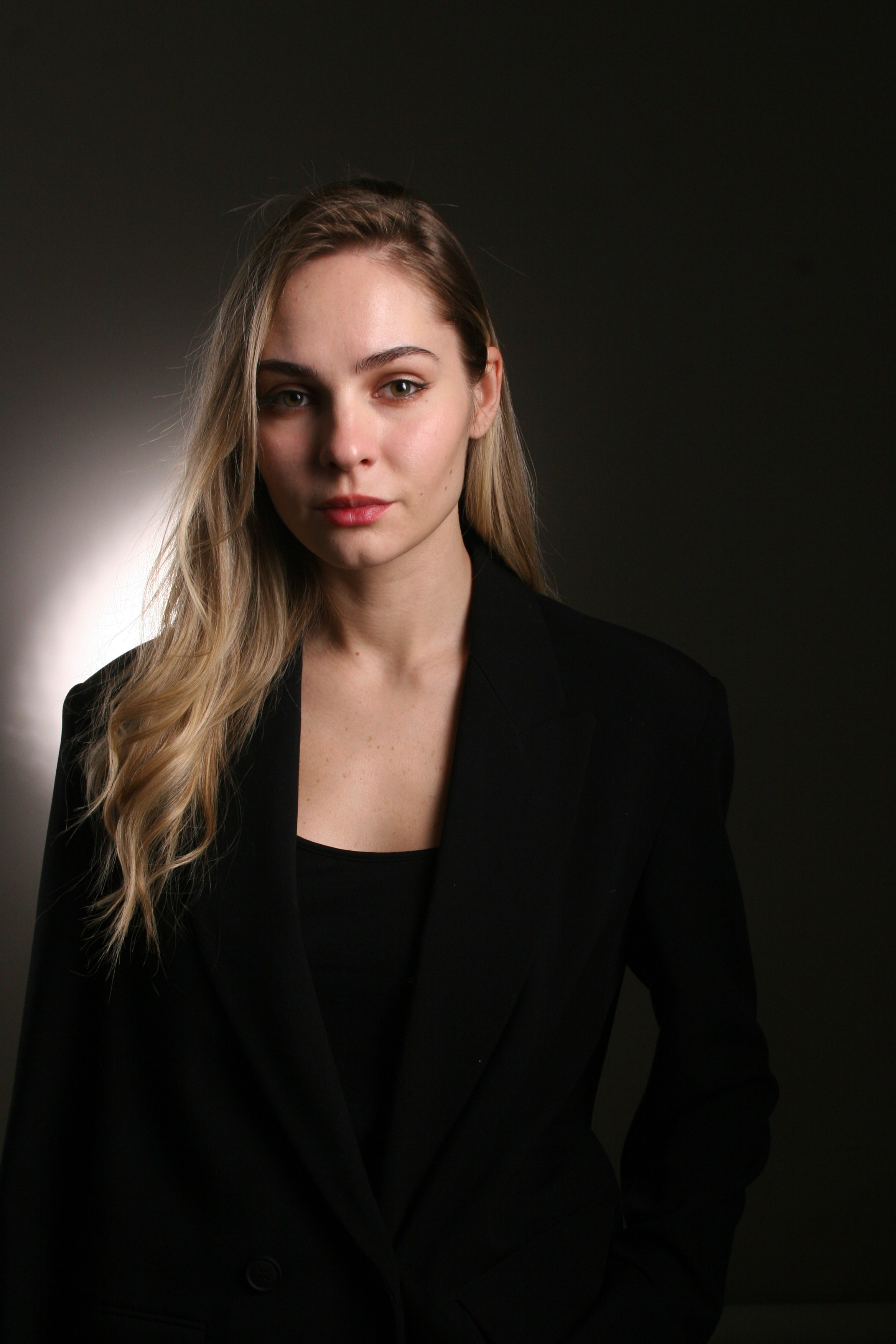 Студия и модели. Креативный фотограф