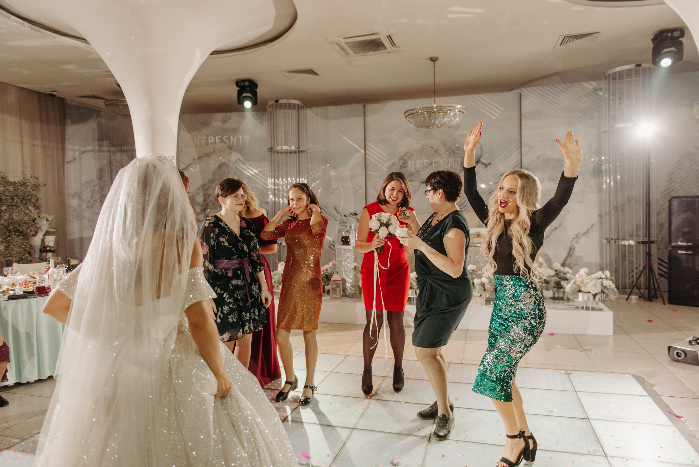 Алёна и Роман | Свадебный банкет в ресторане Небесный. Свадебный фотограф в Санкт-Петербурге Венера Ахметова