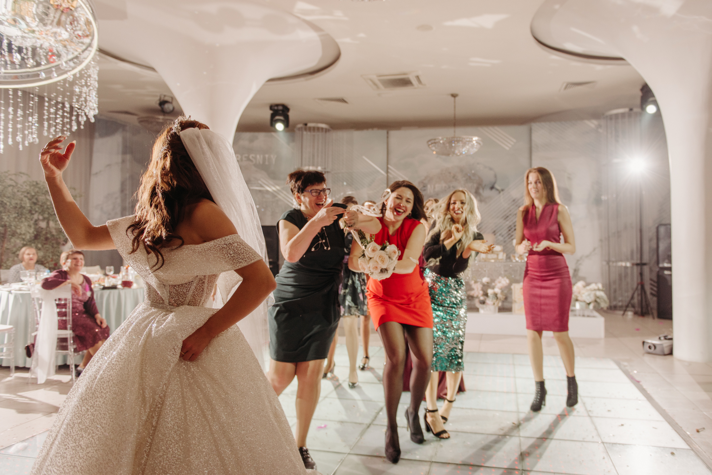 Алёна и Роман | Свадебный банкет в ресторане Небесный. Свадебный фотограф в Санкт-Петербурге Венера Ахметова