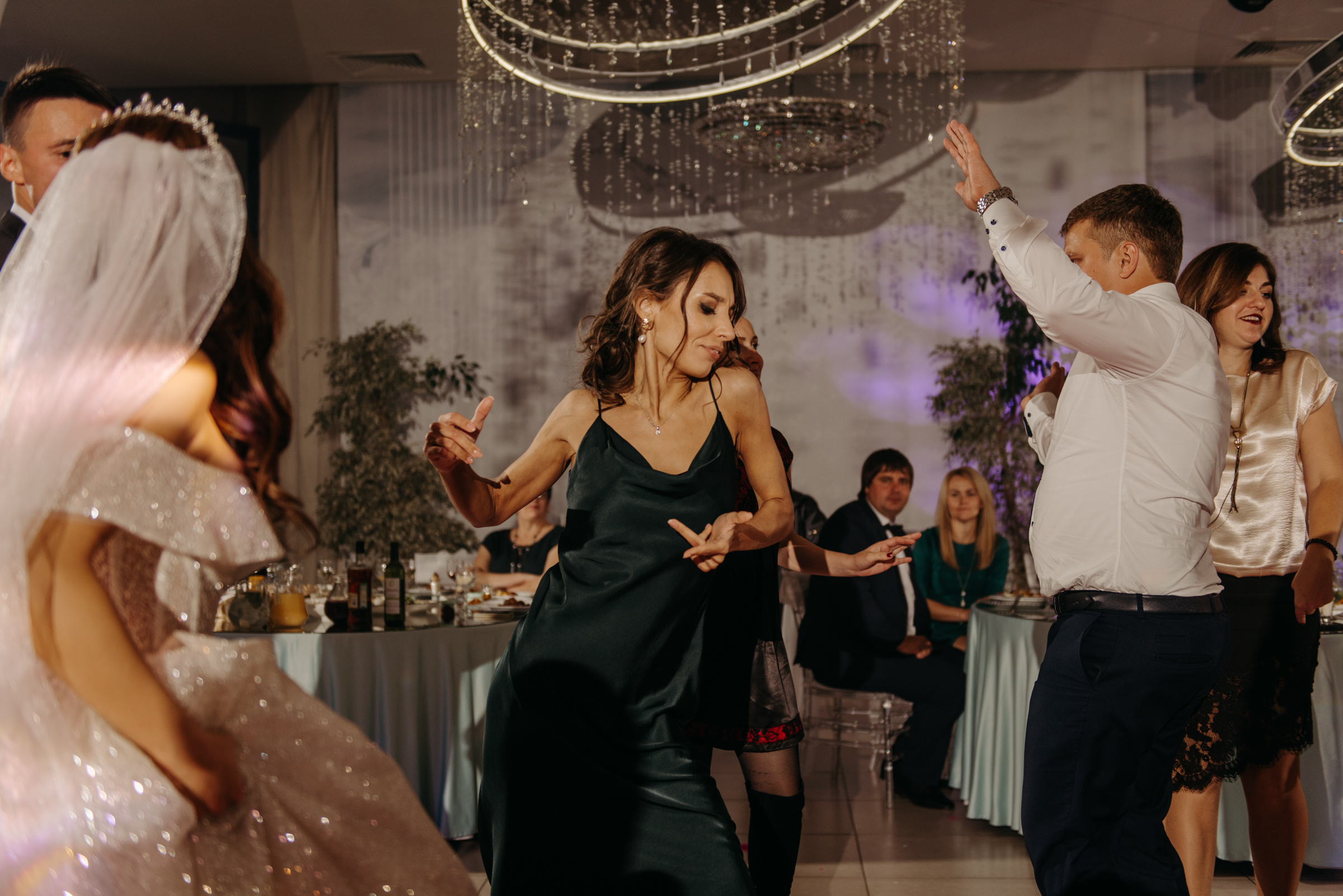 Алёна и Роман | Свадебный банкет в ресторане Небесный. Свадебный фотограф в Санкт-Петербурге Венера Ахметова