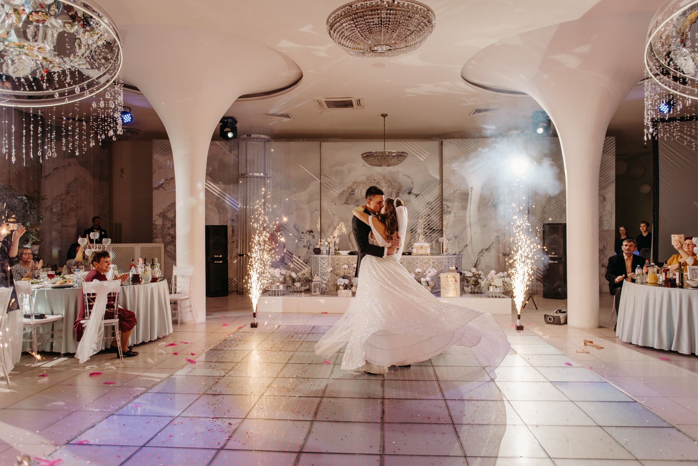 Алёна и Роман | Свадебный банкет в ресторане Небесный. Свадебный фотограф в Санкт-Петербурге Венера Ахметова