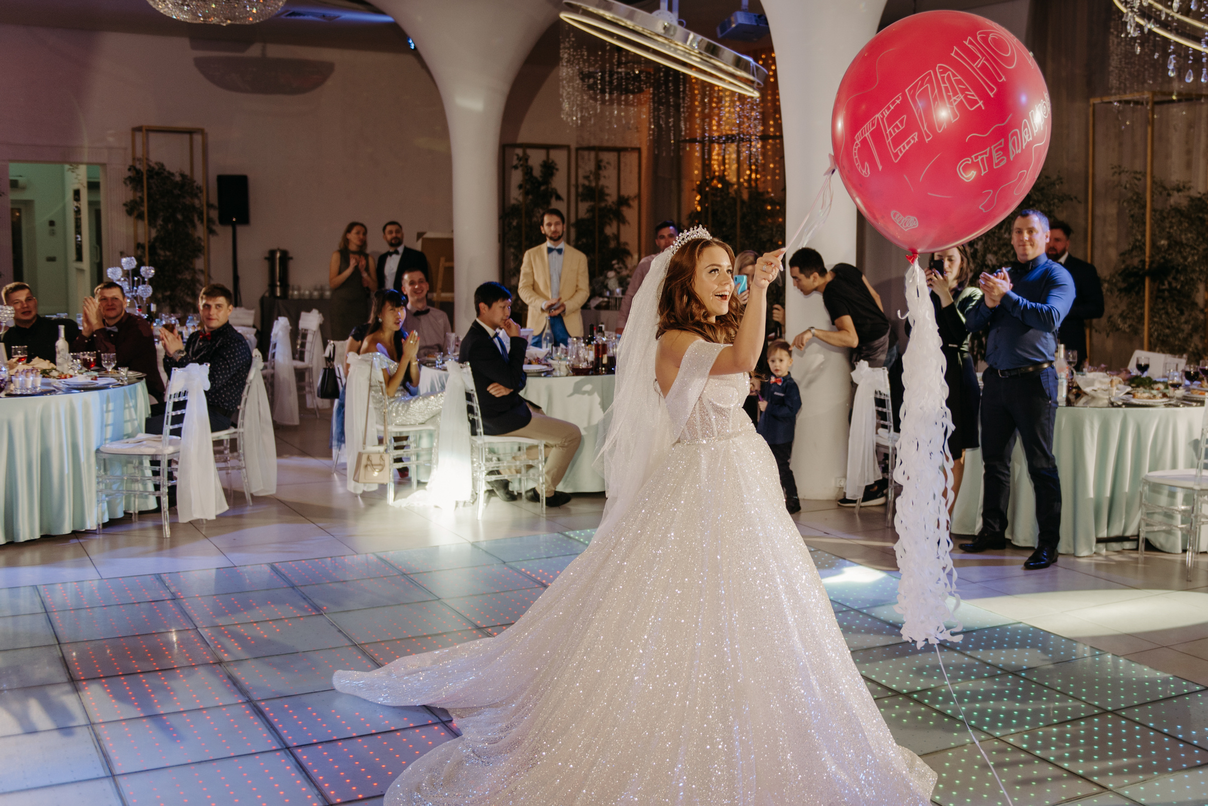 Алёна и Роман | Свадебный банкет в ресторане Небесный. Свадебный фотограф в Санкт-Петербурге Венера Ахметова