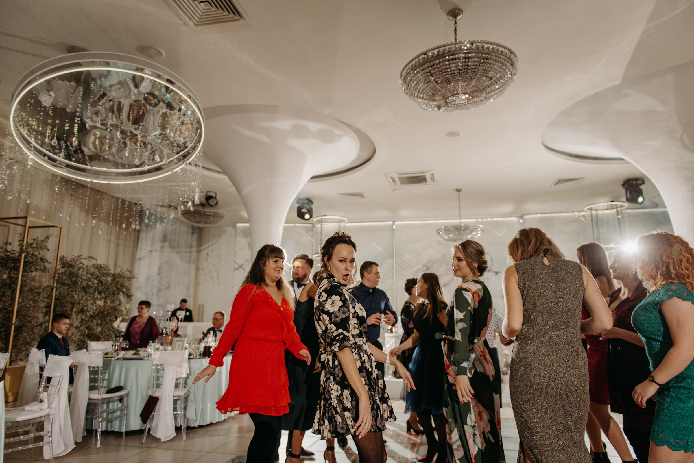 Алёна и Роман | Свадебный банкет в ресторане Небесный. Свадебный фотограф в Санкт-Петербурге Венера Ахметова