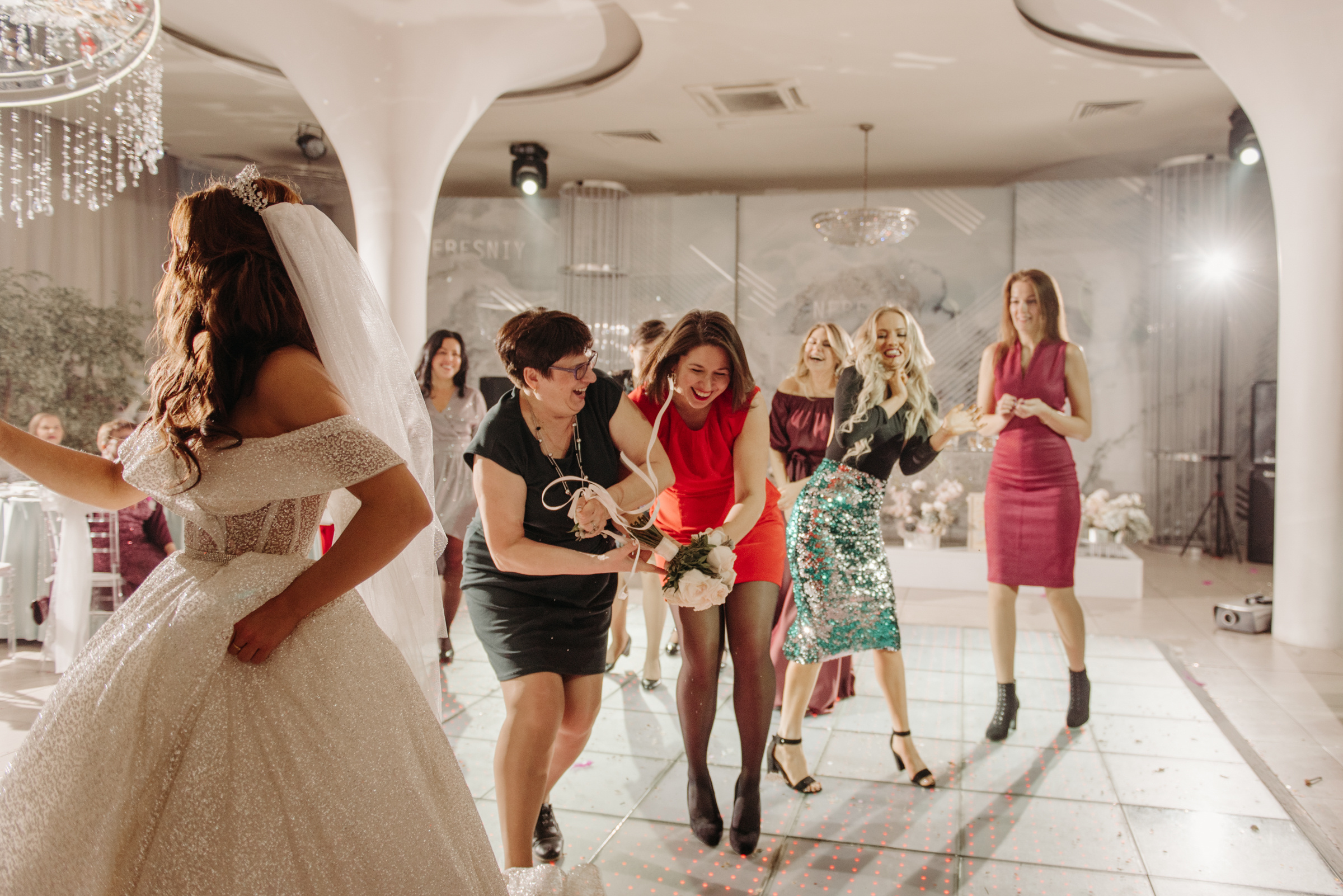 Алёна и Роман | Свадебный банкет в ресторане Небесный. Свадебный фотограф в Санкт-Петербурге Венера Ахметова