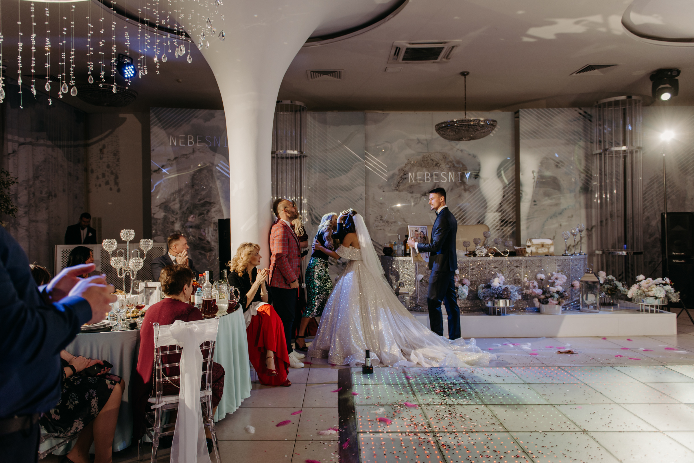 Алёна и Роман | Свадебный банкет в ресторане Небесный. Свадебный фотограф в Санкт-Петербурге Венера Ахметова