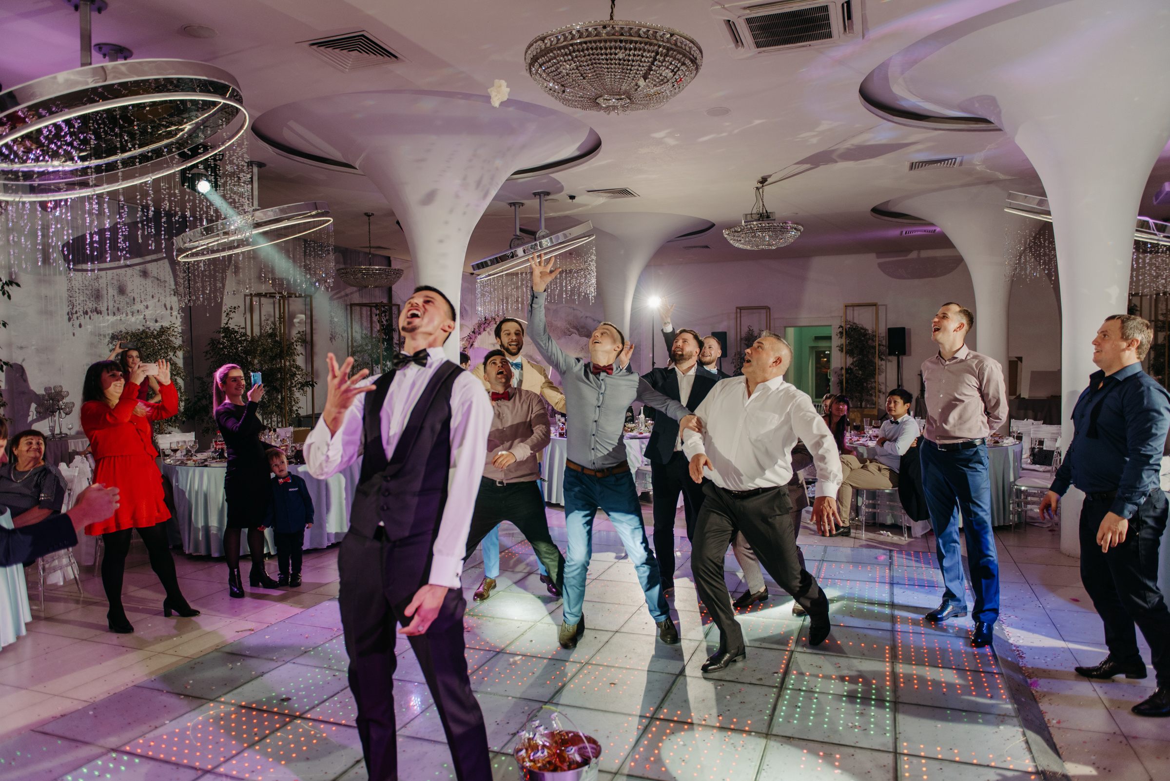 Алёна и Роман | Свадебный банкет в ресторане Небесный. Свадебный фотограф в Санкт-Петербурге Венера Ахметова