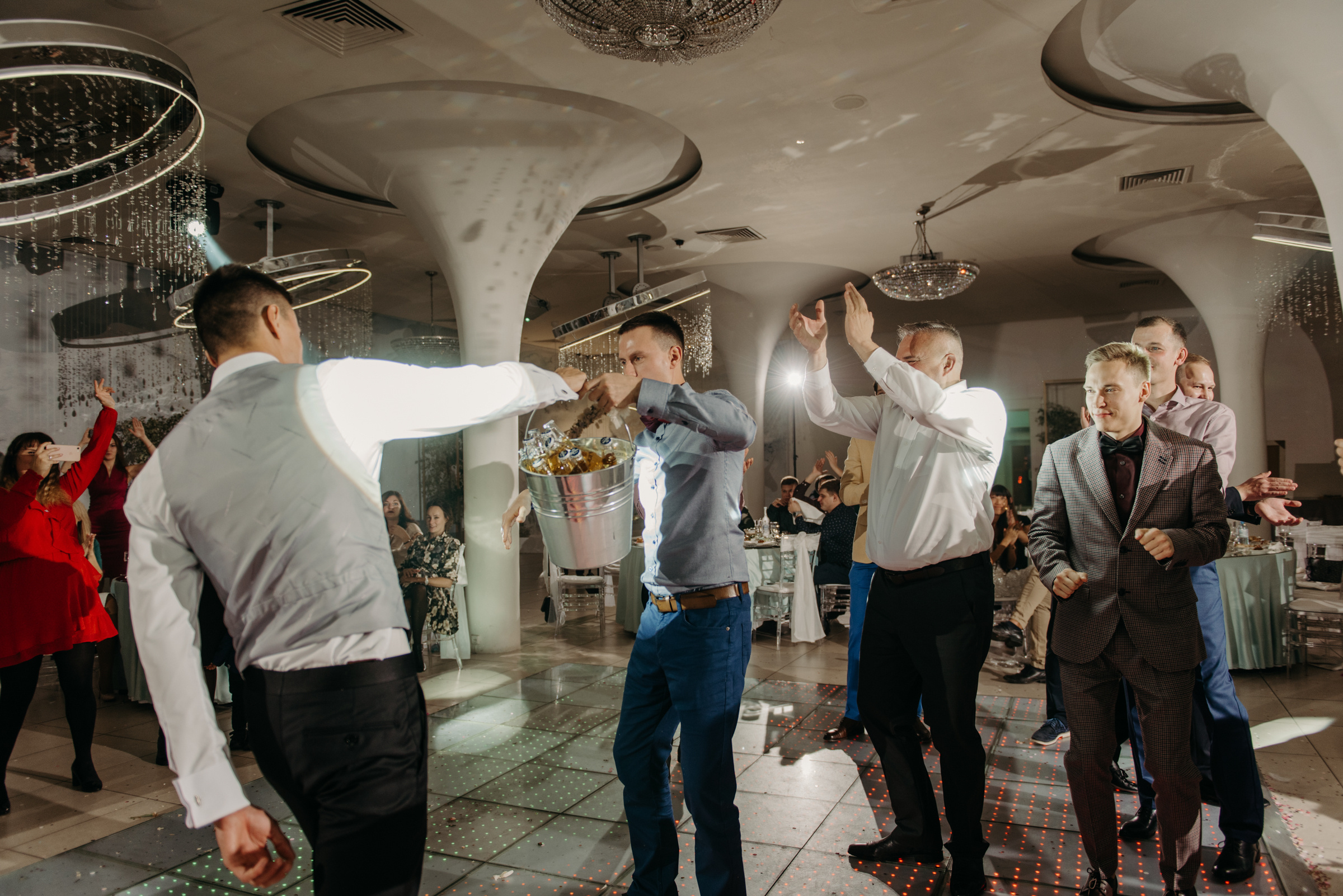 Алёна и Роман | Свадебный банкет в ресторане Небесный. Свадебный фотограф в Санкт-Петербурге Венера Ахметова