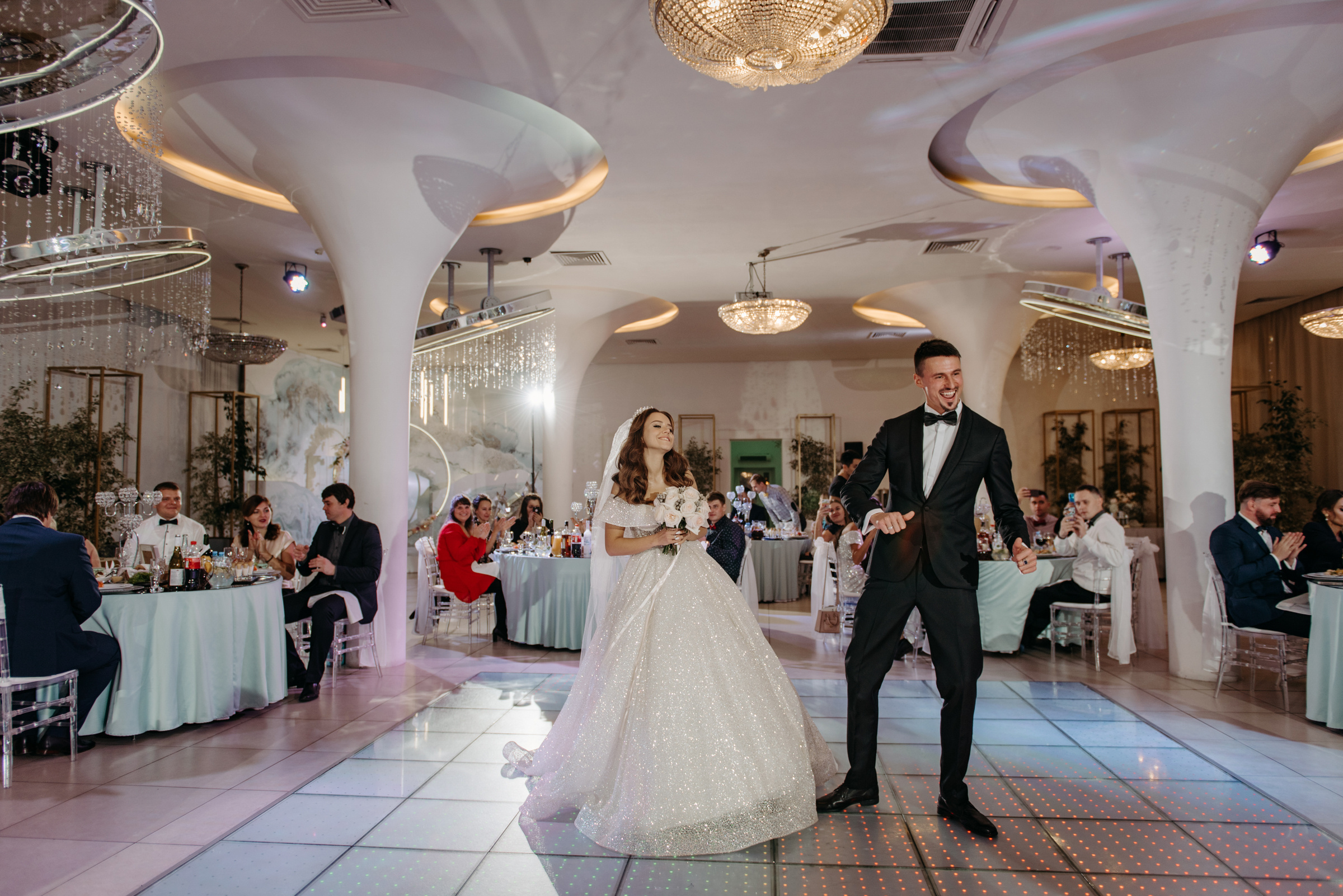 Алёна и Роман | Свадебный банкет в ресторане Небесный. Свадебный фотограф в Санкт-Петербурге Венера Ахметова