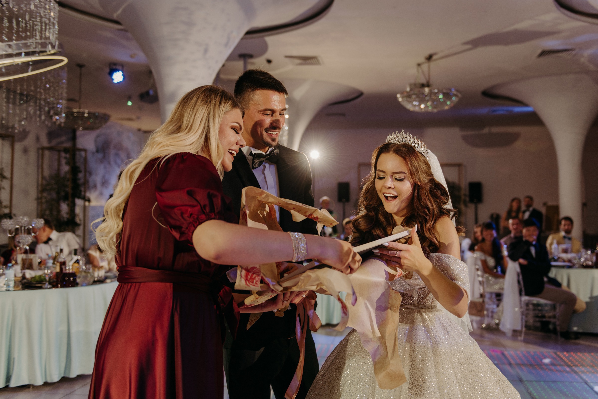 Алёна и Роман | Свадебный банкет в ресторане Небесный. Свадебный фотограф в Санкт-Петербурге Венера Ахметова