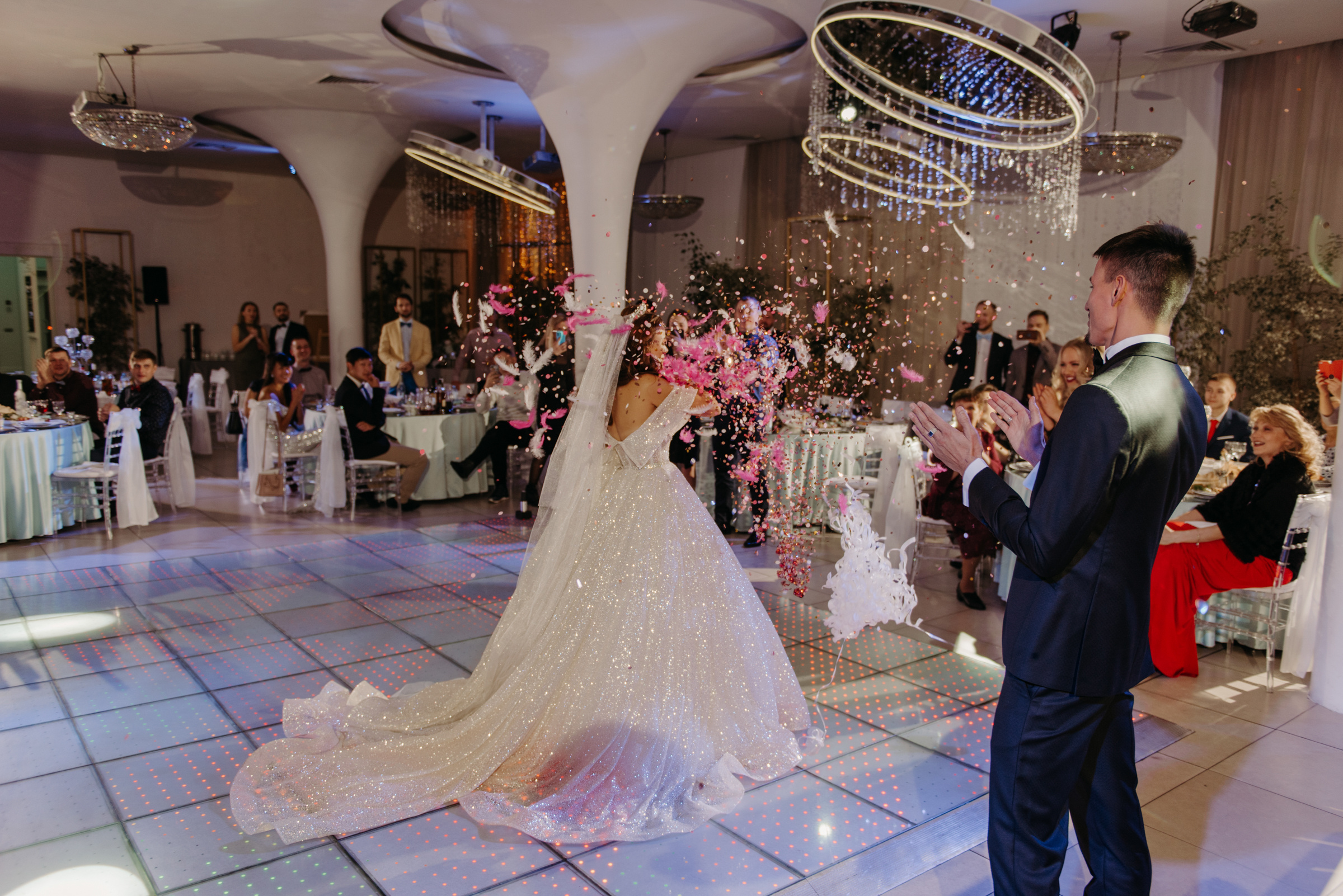 Алёна и Роман | Свадебный банкет в ресторане Небесный. Свадебный фотограф в Санкт-Петербурге Венера Ахметова