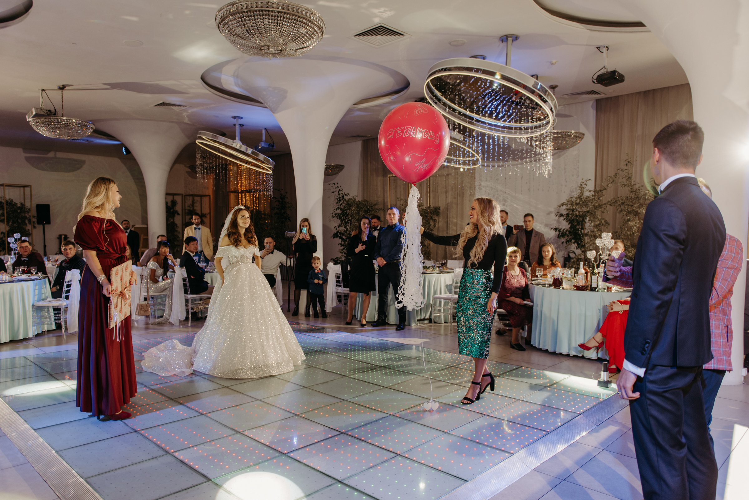 Алёна и Роман | Свадебный банкет в ресторане Небесный. Свадебный фотограф в Санкт-Петербурге Венера Ахметова