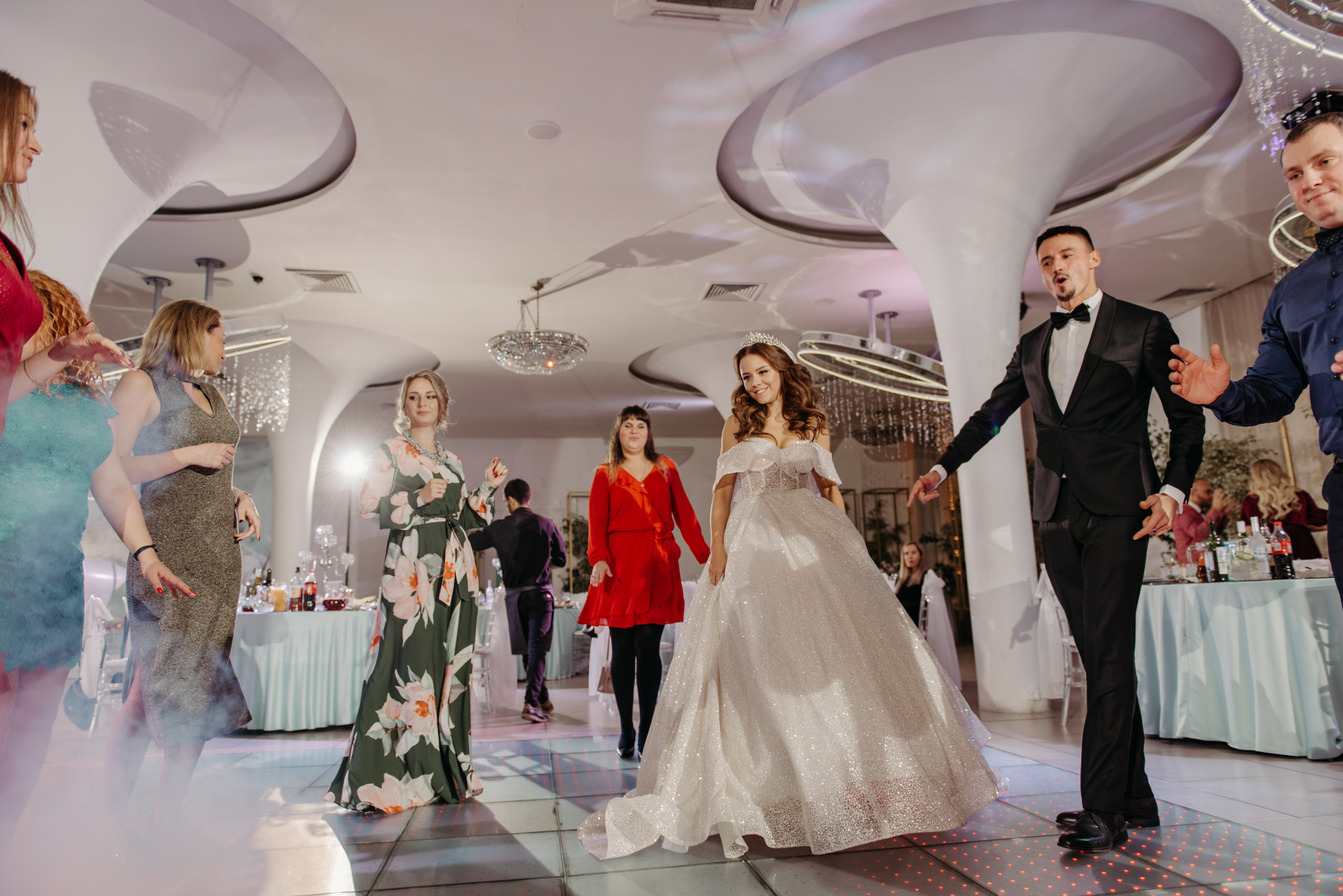Алёна и Роман | Свадебный банкет в ресторане Небесный. Свадебный фотограф в Санкт-Петербурге Венера Ахметова