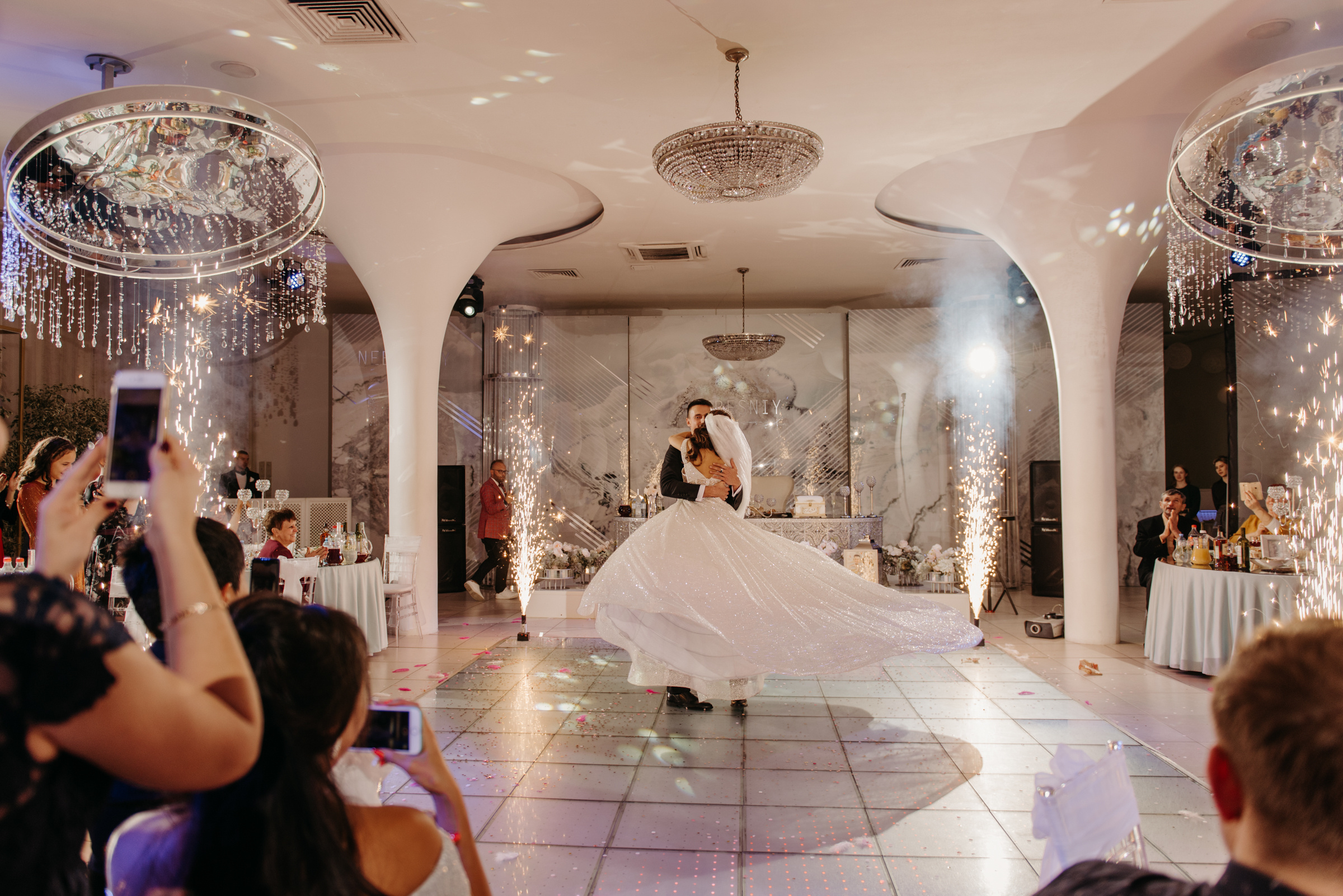 Алёна и Роман | Свадебный банкет в ресторане Небесный. Свадебный фотограф в Санкт-Петербурге Венера Ахметова