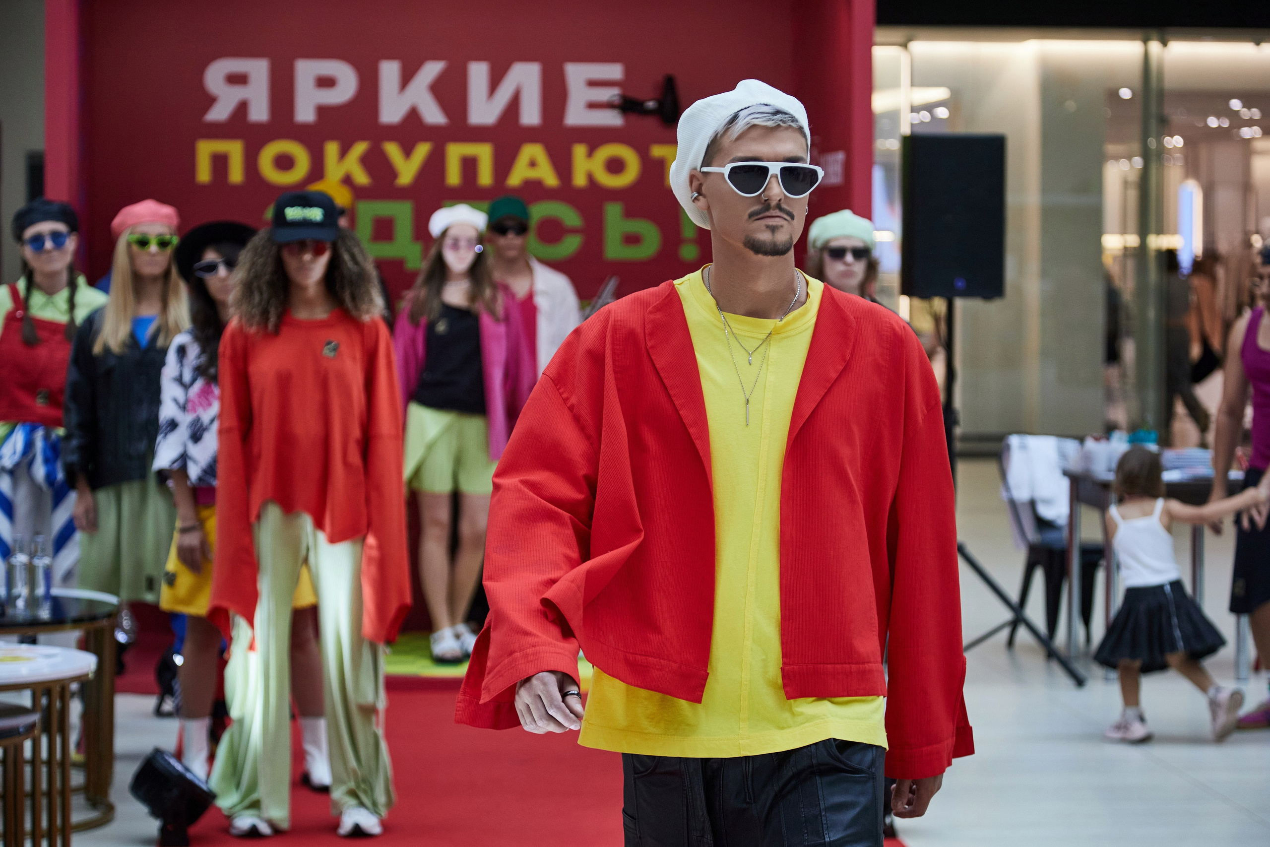 5 элемент-ЯРКИЕ ПОКУПАЮТ ЗДЕСЬ. Репортажный фотограф в Минске. Алексей Матюшков