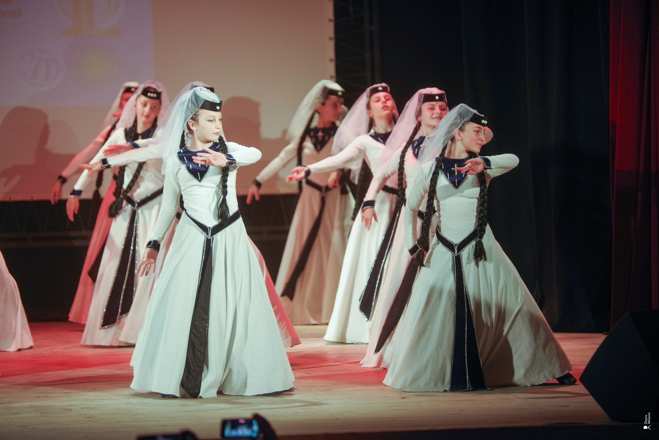 Танцы в прекрасном Они. Портретный фотограф Денис Милютин