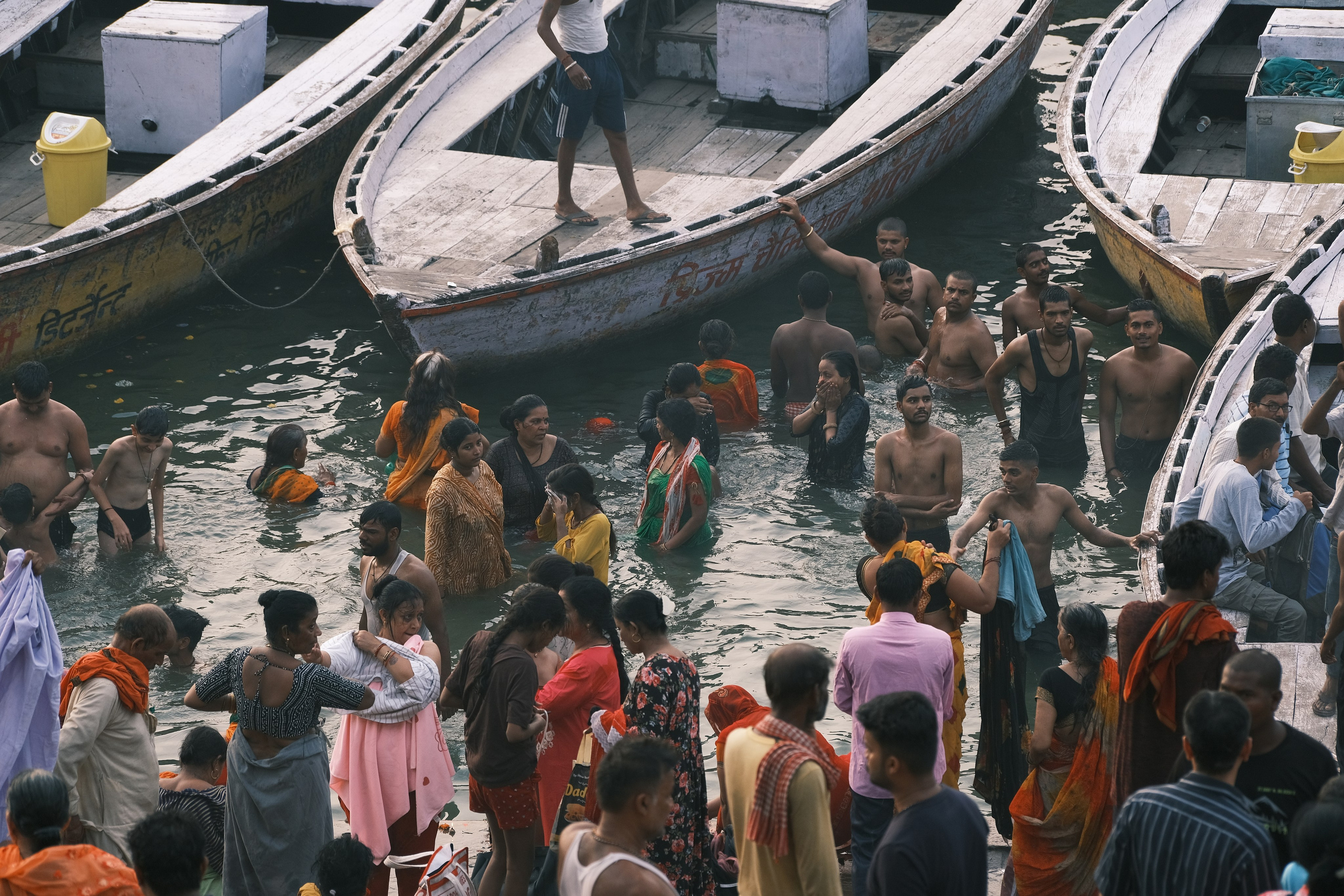 VARANASI. Https://www.instagram.com/paparrazzio