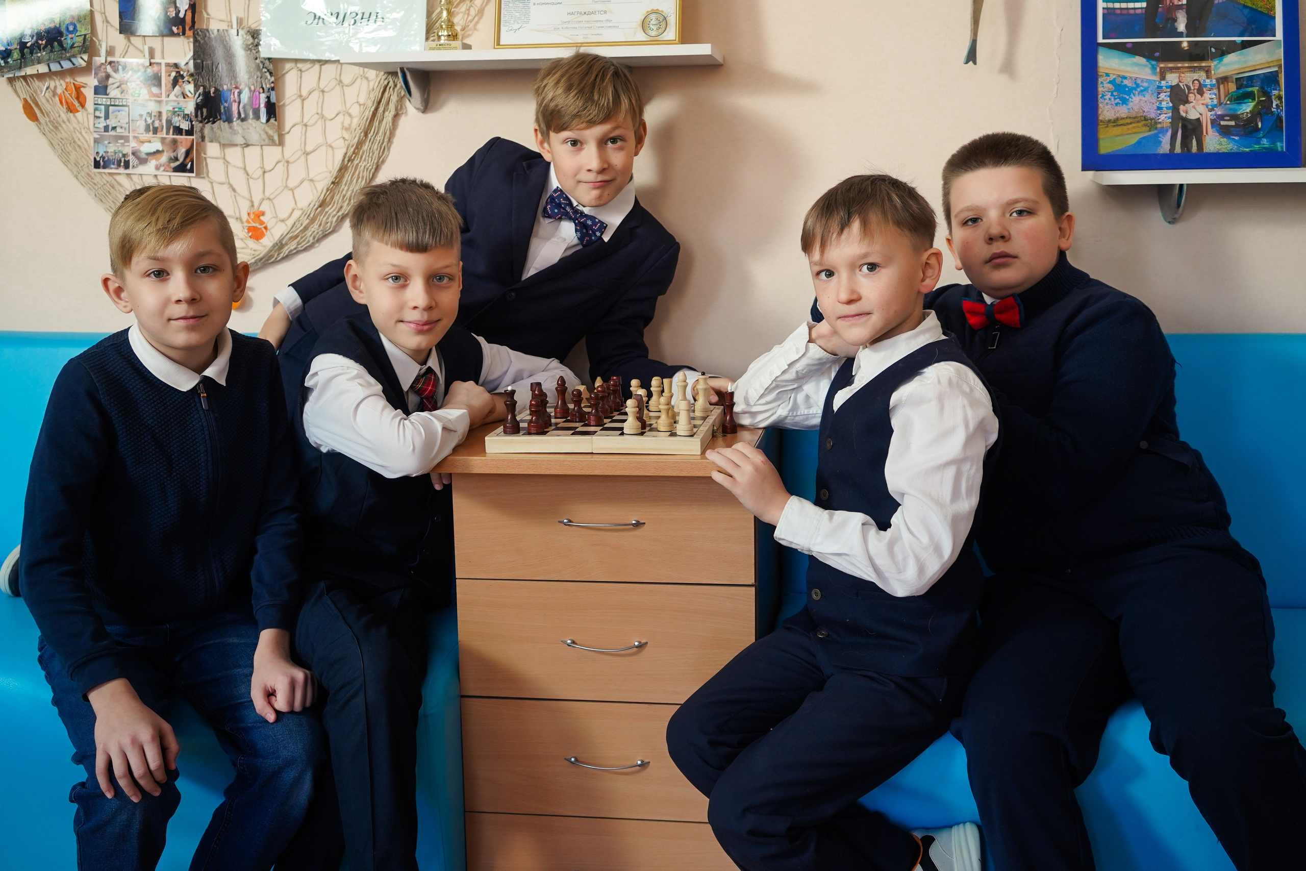 Выпускные альбомы, 4 класс Школа № 175 школьная фотосессия. Семейный и портретный фотограф в Екатеринбурге Анна Лобанова