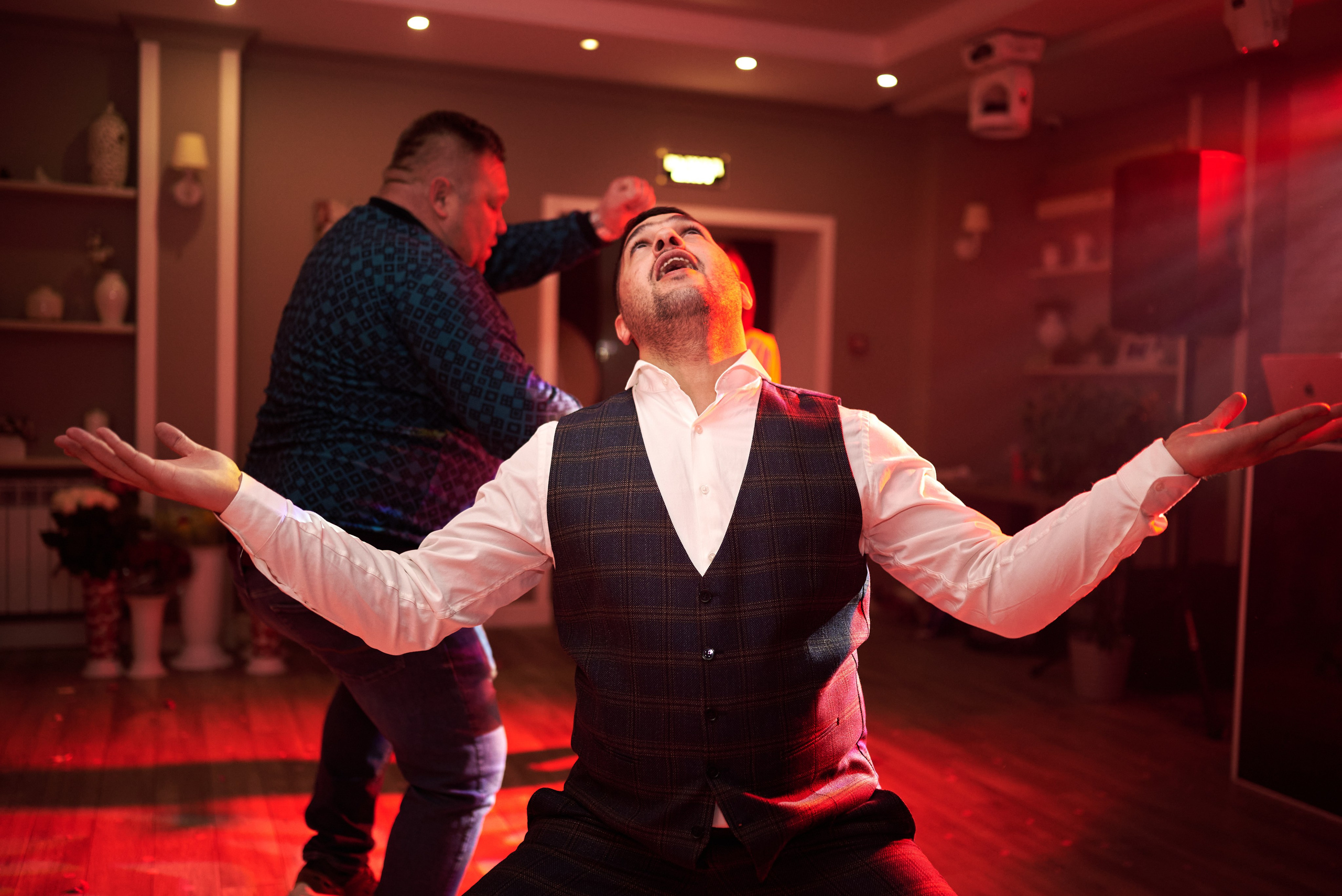 Фотограф Старый Оскол, Губкин. Свадебная фотосессия, доступная цена. Профессиональный фотограф Старый Оскол, Губкин — свадьба, венчание, крещение, юбилей и день рождения