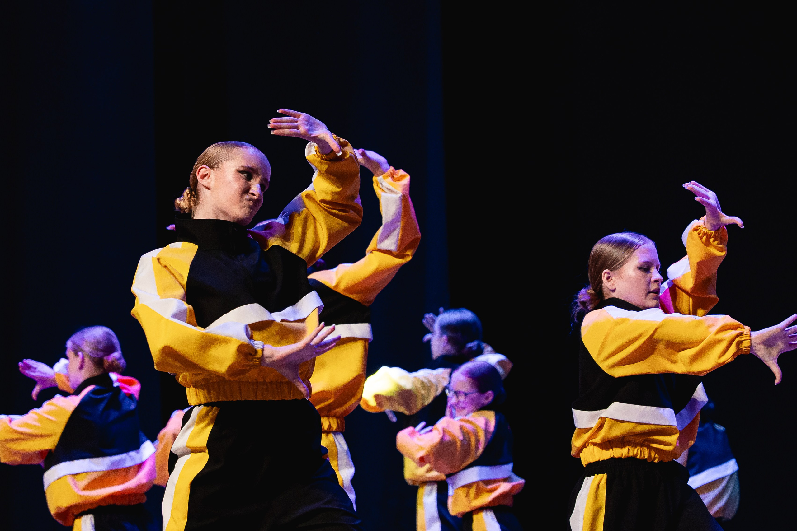 Отчётный концерт танцевально-спортивного клуба «PULSE». Портретный и репортажный фотограф в Воронеже: Анастасия Пузикова