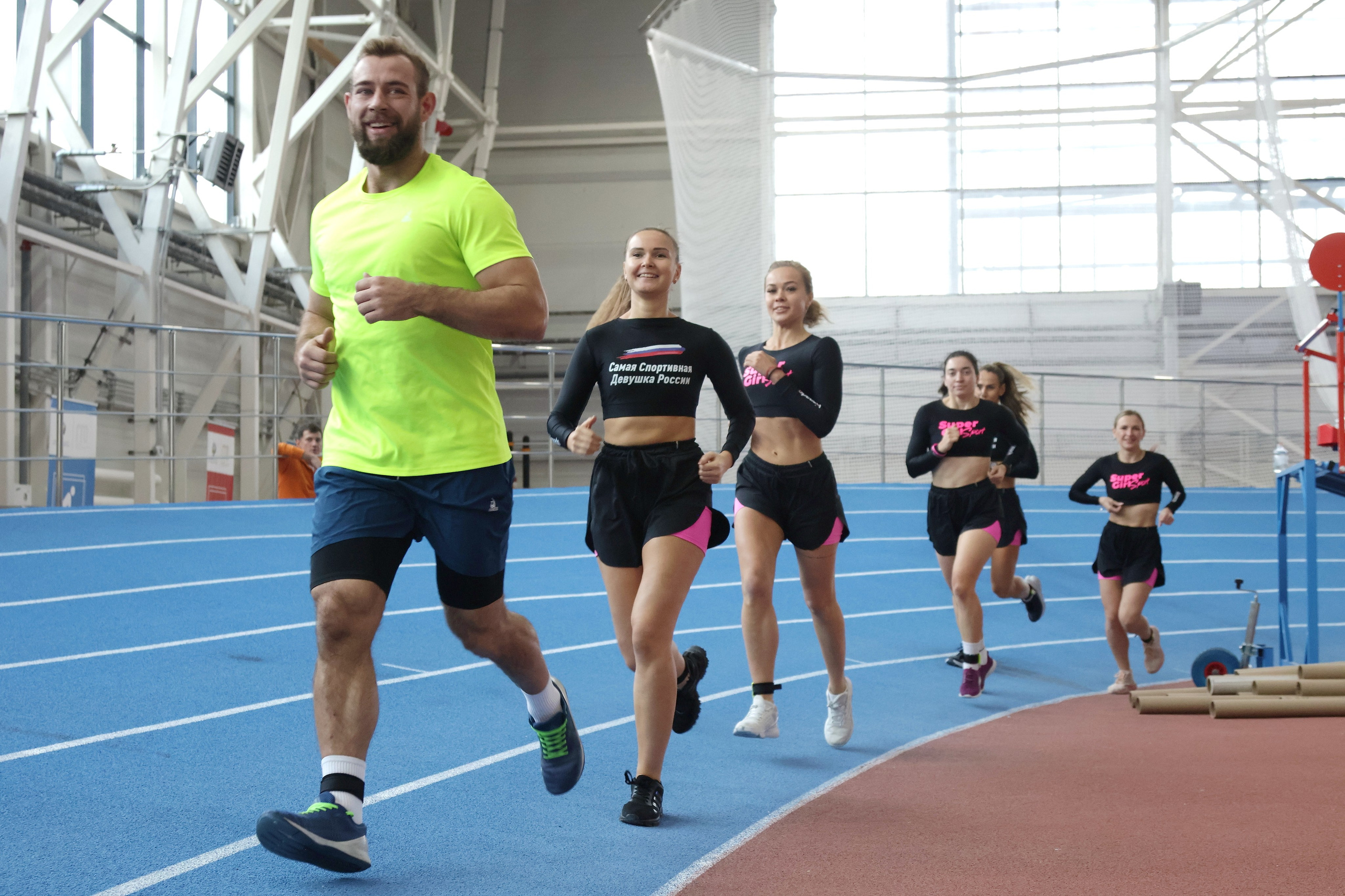 Александр Дубинин и его подопечные из проекта "САМАЯ СПОРТИВНАЯ ДЕВУШКА РОССИИ"