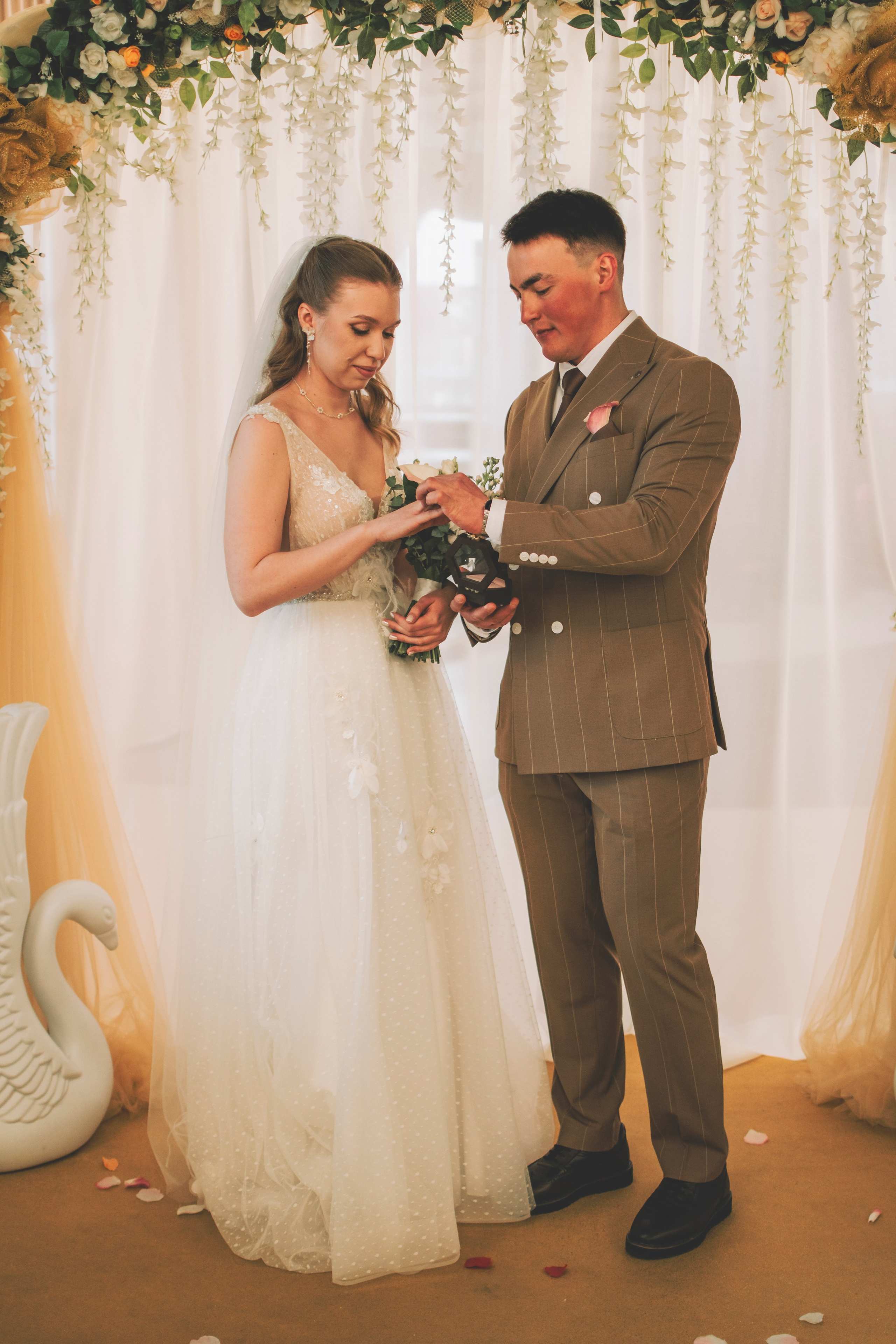 Альберт и Анастасия (Студийная фотосессия, роспись в ДК Нефтяник + фотосессия с гостями). Семейный и свадебный фотограф Губкинский и Ставрополь