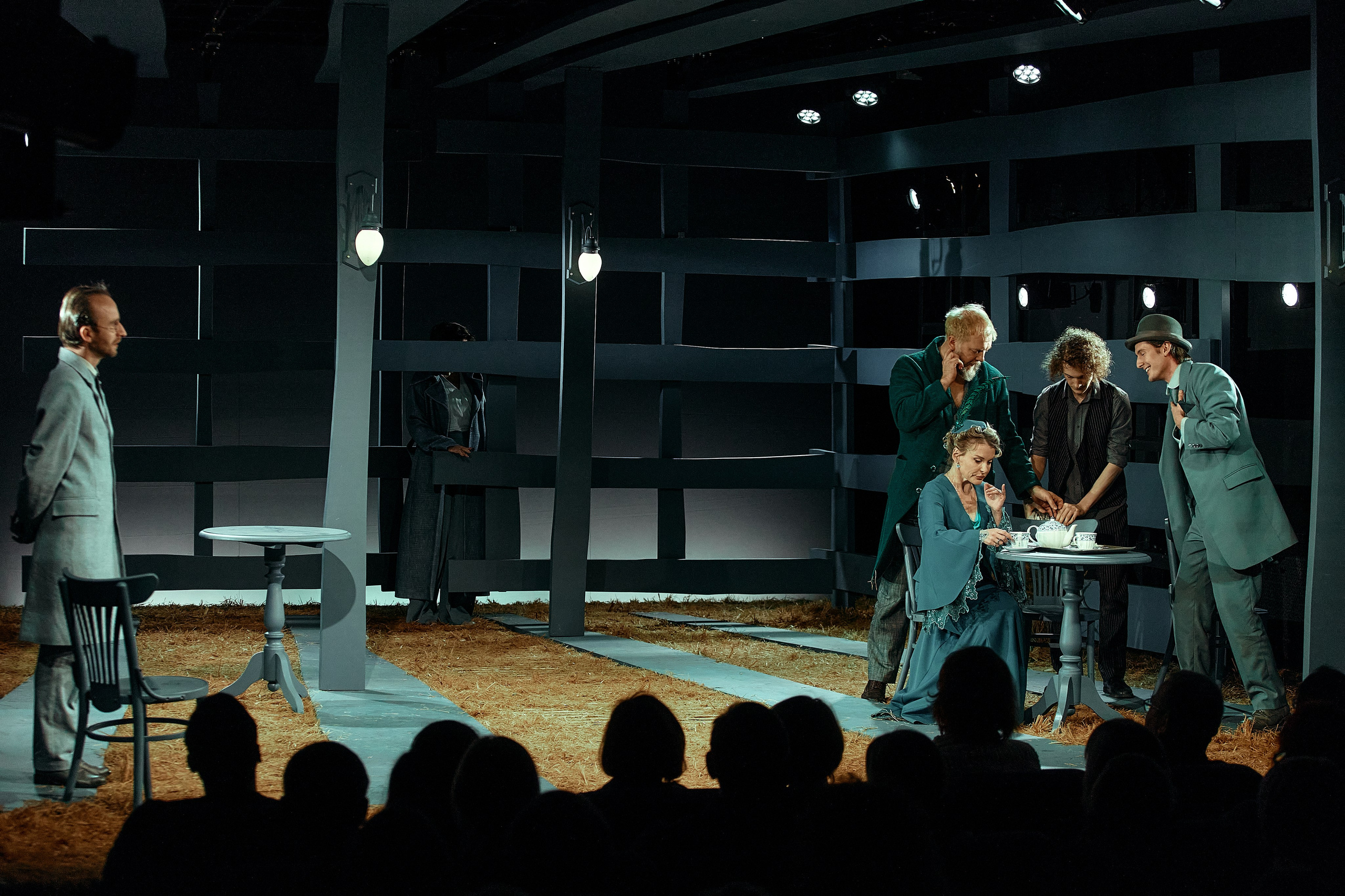 Бесприданница. Приют комедианта. Фотограф Нина Антонова