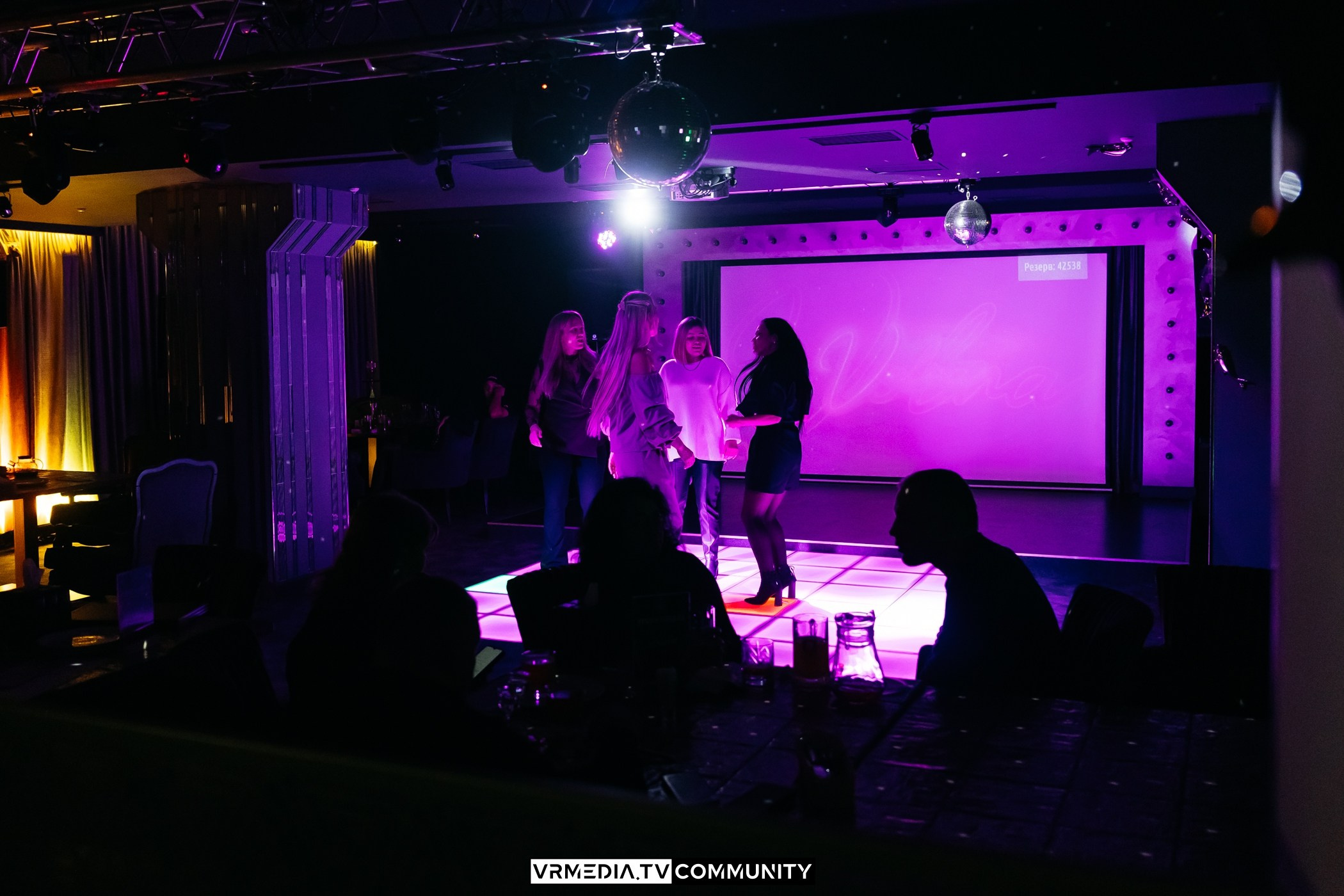 Вечер в караоке-баре «Volna»