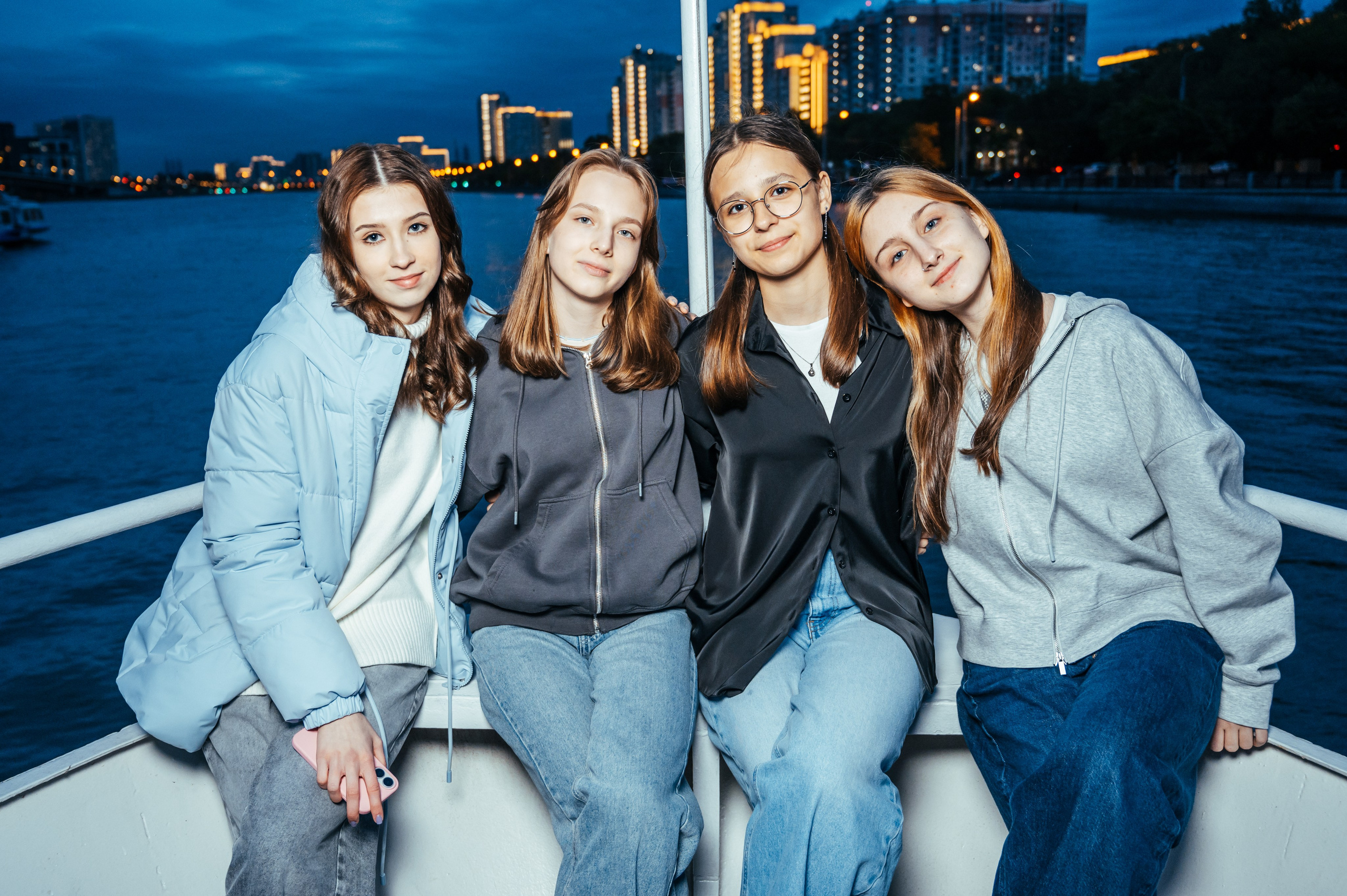 Последний звонок. Анастасия Петрович фотограф, фотокорреспондент в Москве и Санкт-Петербурге. Фотосъёмка репортажа, мероприятия, корпоративная съёмка, контент