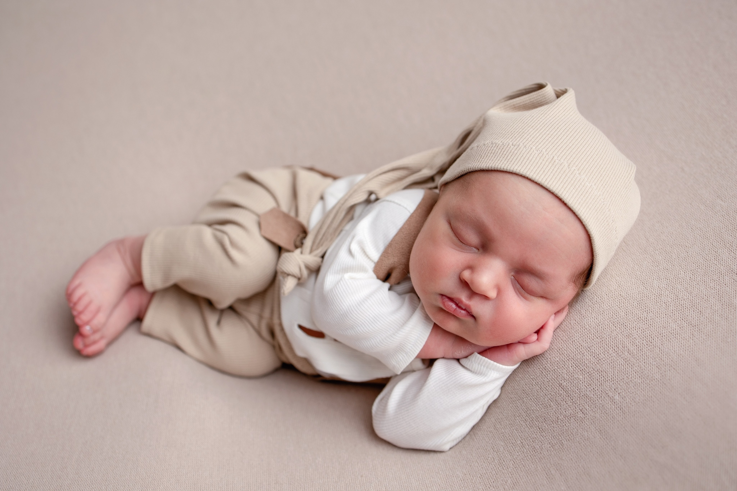 Нежная и милая фотосессия первых дней жизни Вашего ребенка в Минске. Фотограф новорождённых Минск — стоимость newborn фотосессии в Минске