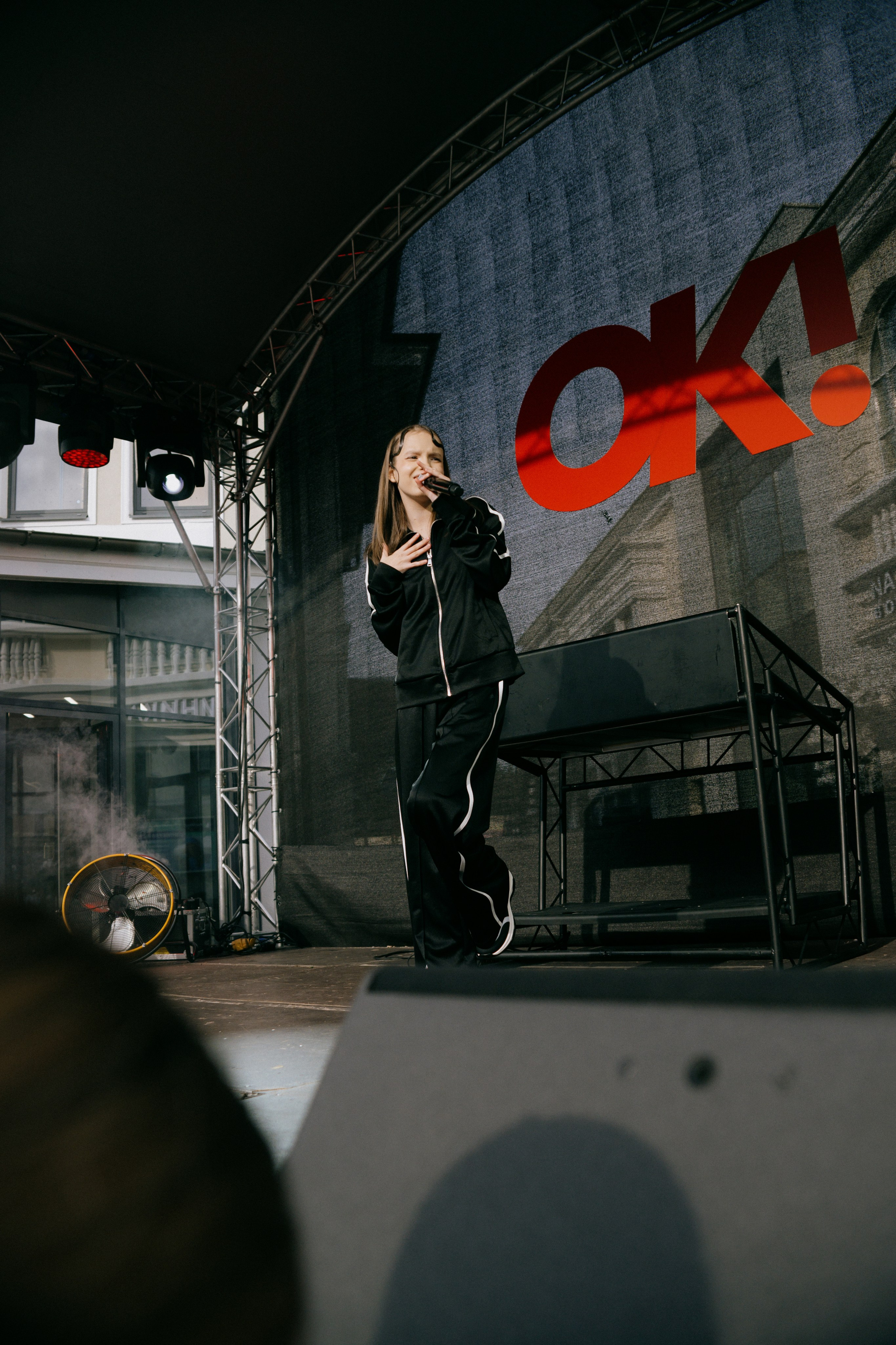 OK Mag SUMMER FEST 2025. Бэкстейдж и репортажный фотограф в Москве Артем Онацко