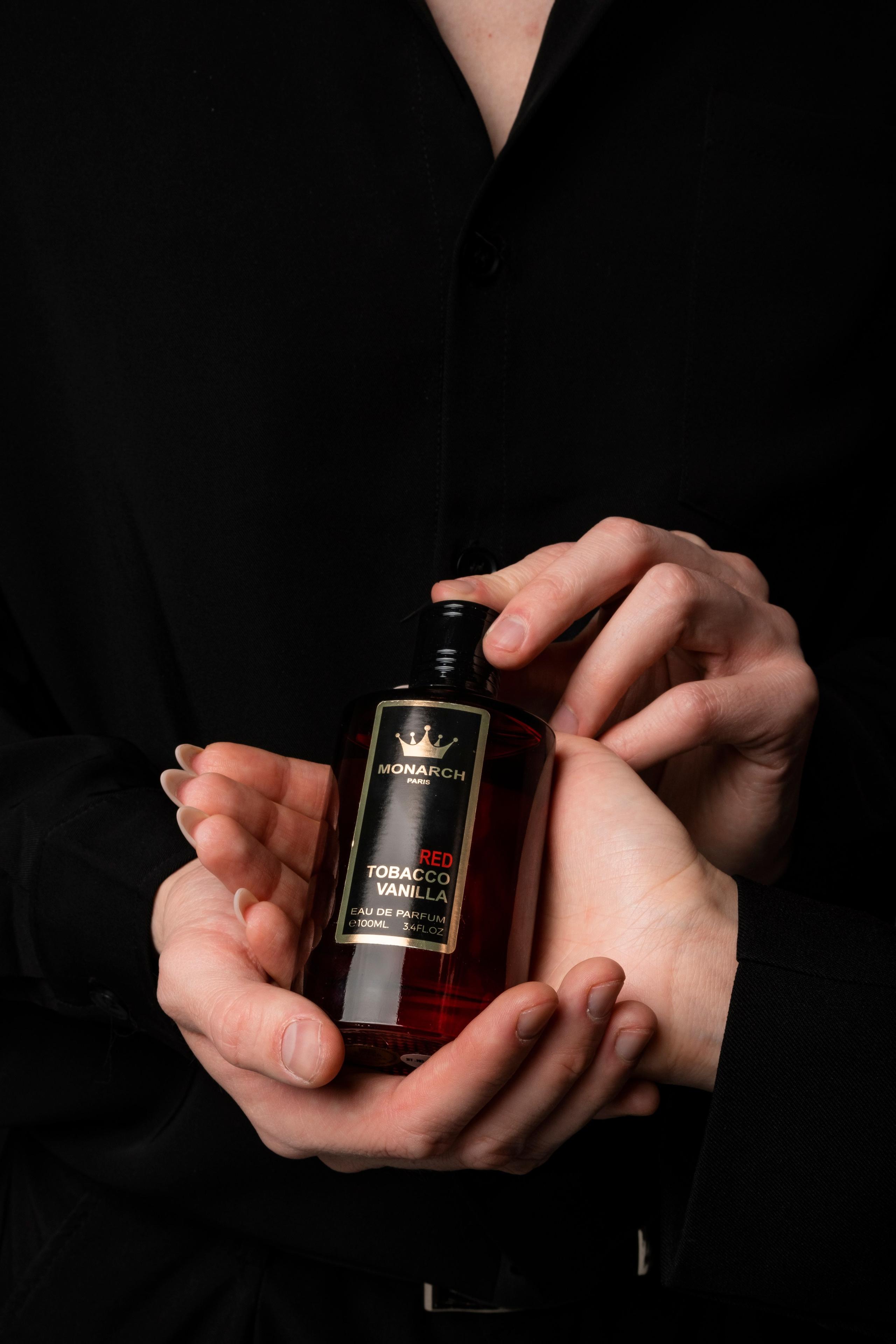 Парфюм. Портретная и Fashion фотосъемка в Москве КРИС KISS. Лукбуки и каталоги