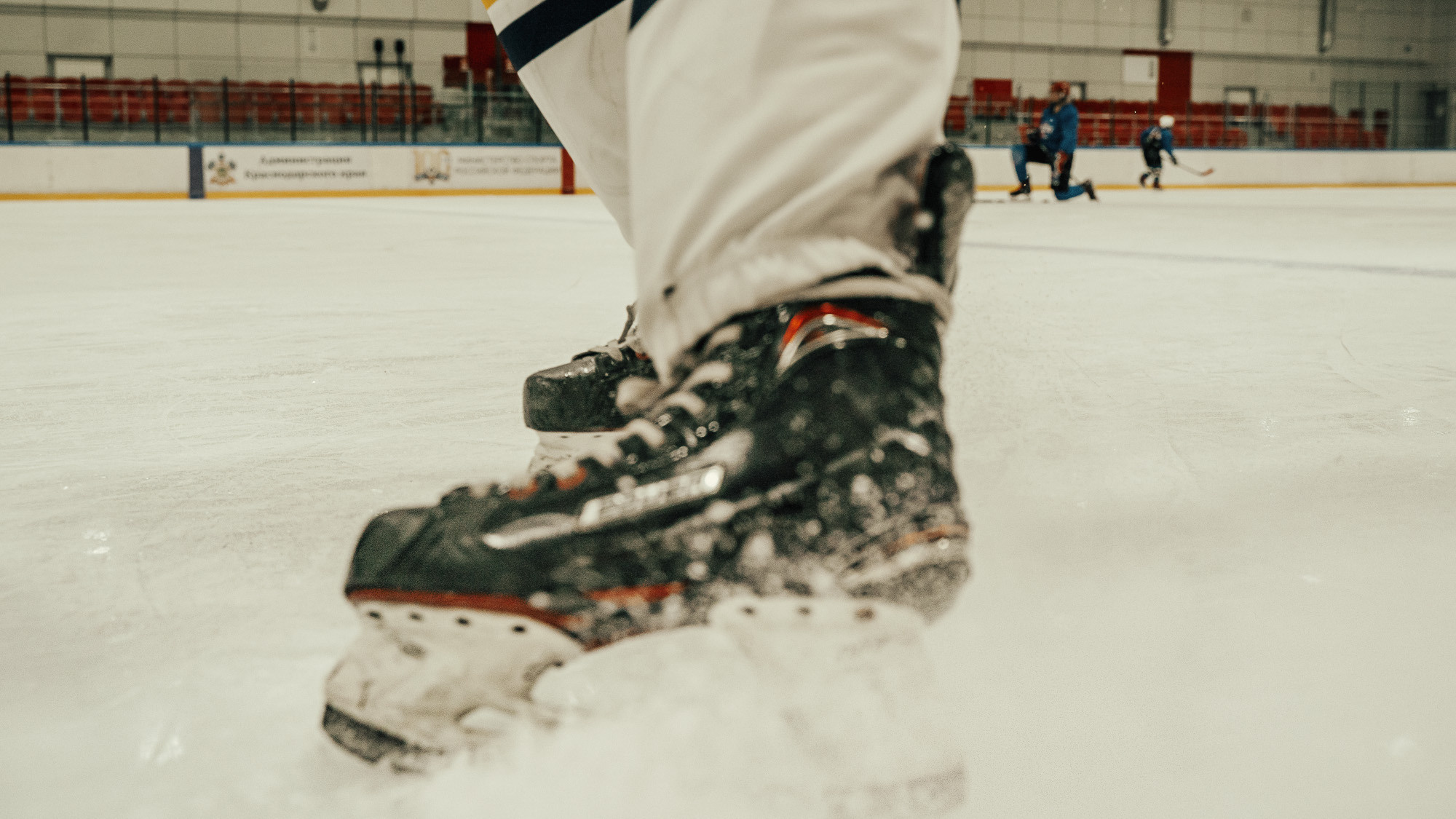 Деффчонки — хоккеистки: первая женская команда в Сочи. Фотограф в Сочи Елена Лисотина. Фототуры в Сочи