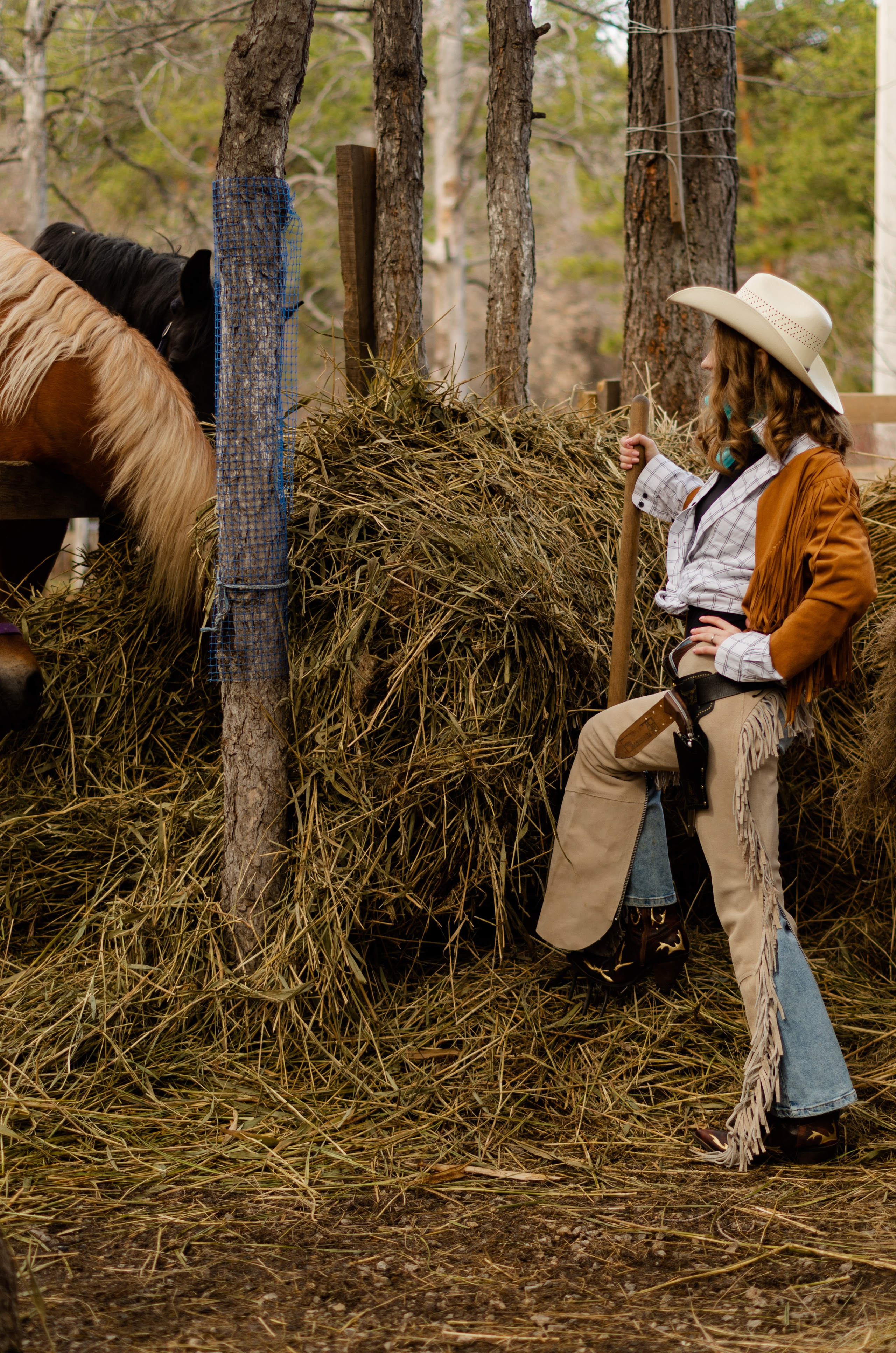 Ковбойская девчонка. Фотограф Марина Доглядная Челябинск фотосессии с лошадьми, мотоциклами