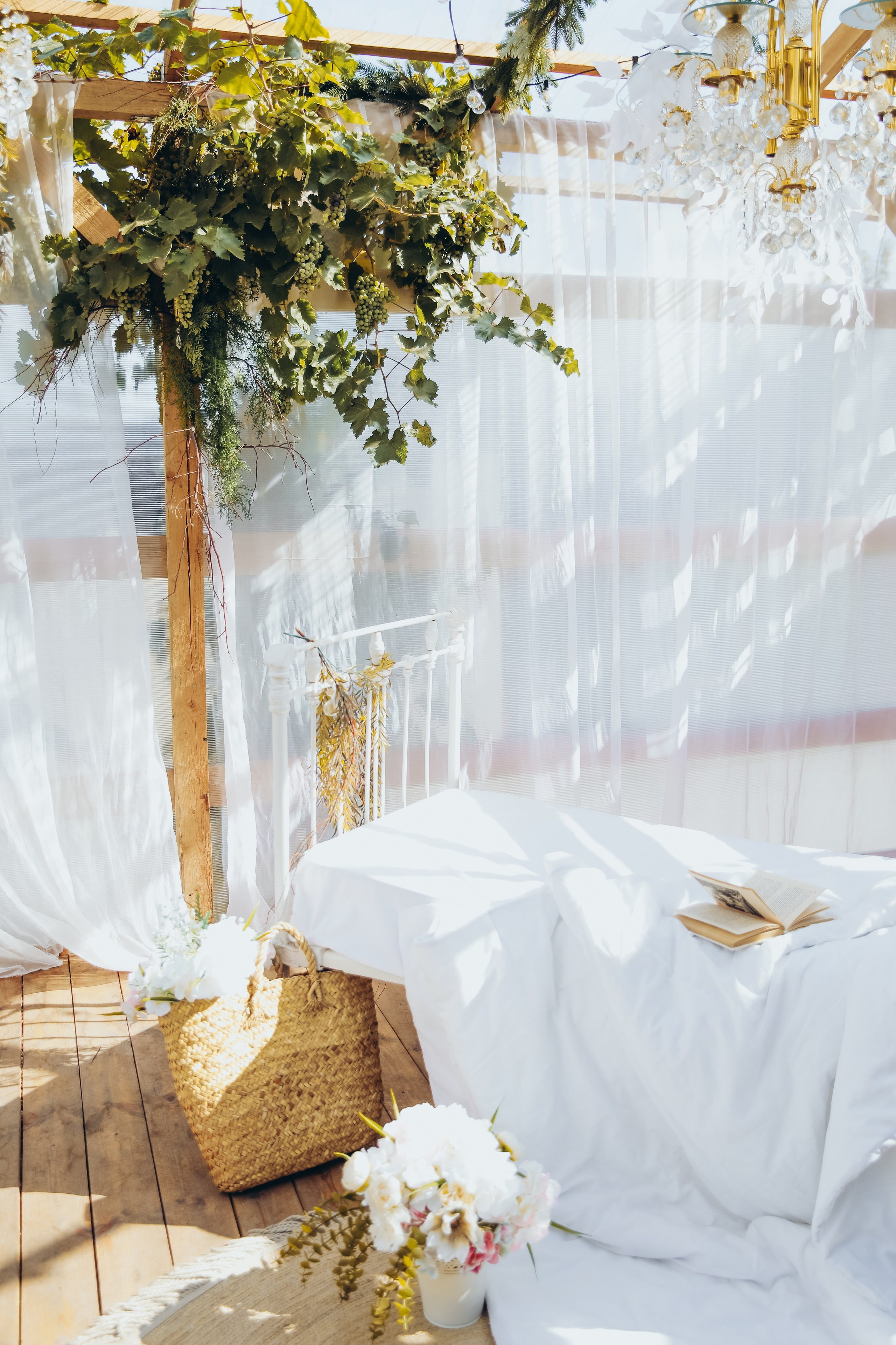 Уличная локация «Лесной дом». Фотостудия в Мариуполе «Берлога»