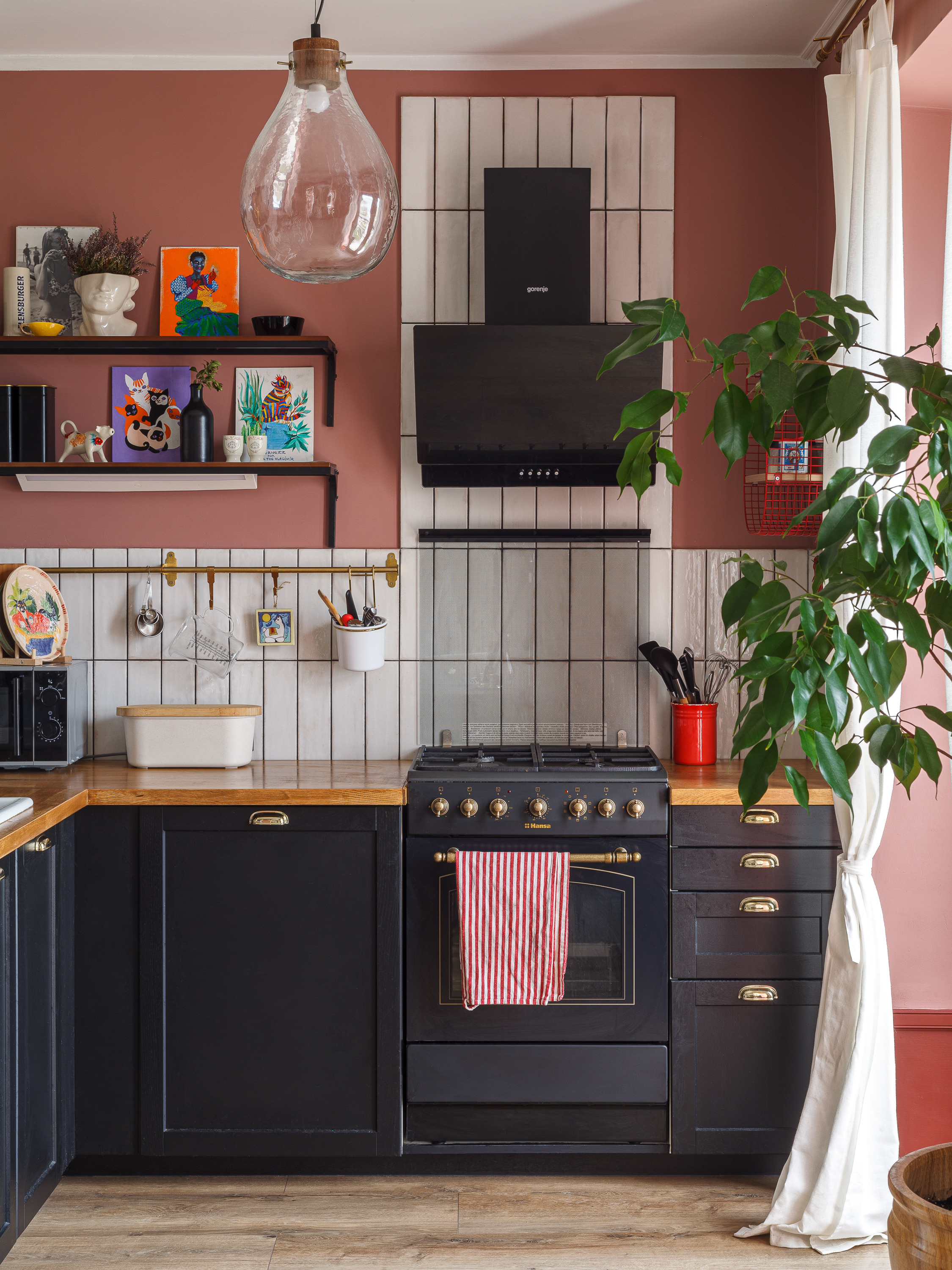 Яркая сталинка Иры Корнец. Интерьерный фотограф Дима Птицын и стилист Дарья Копылова