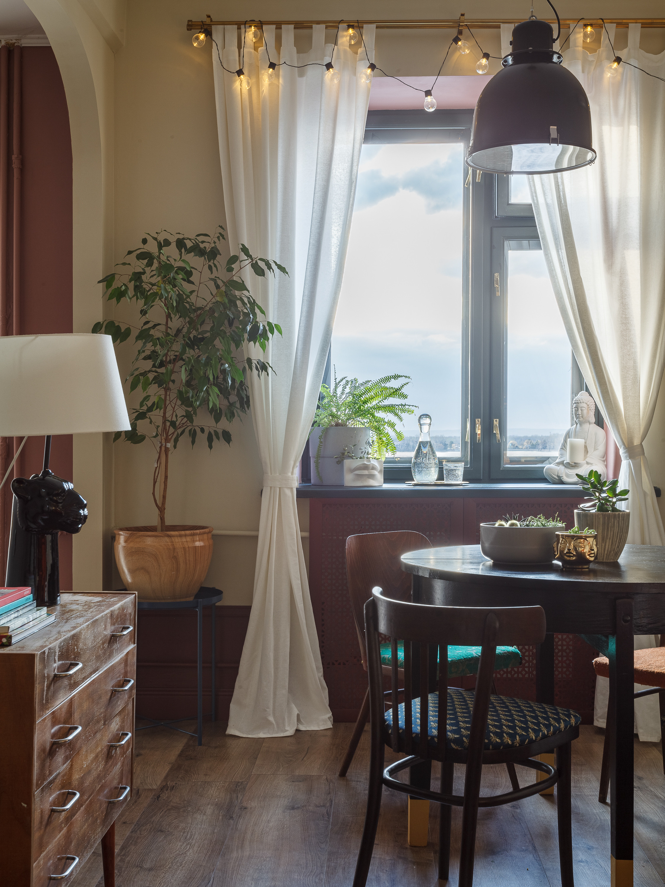 Яркая сталинка Иры Корнец. Интерьерный фотограф Дима Птицын и стилист Дарья Копылова