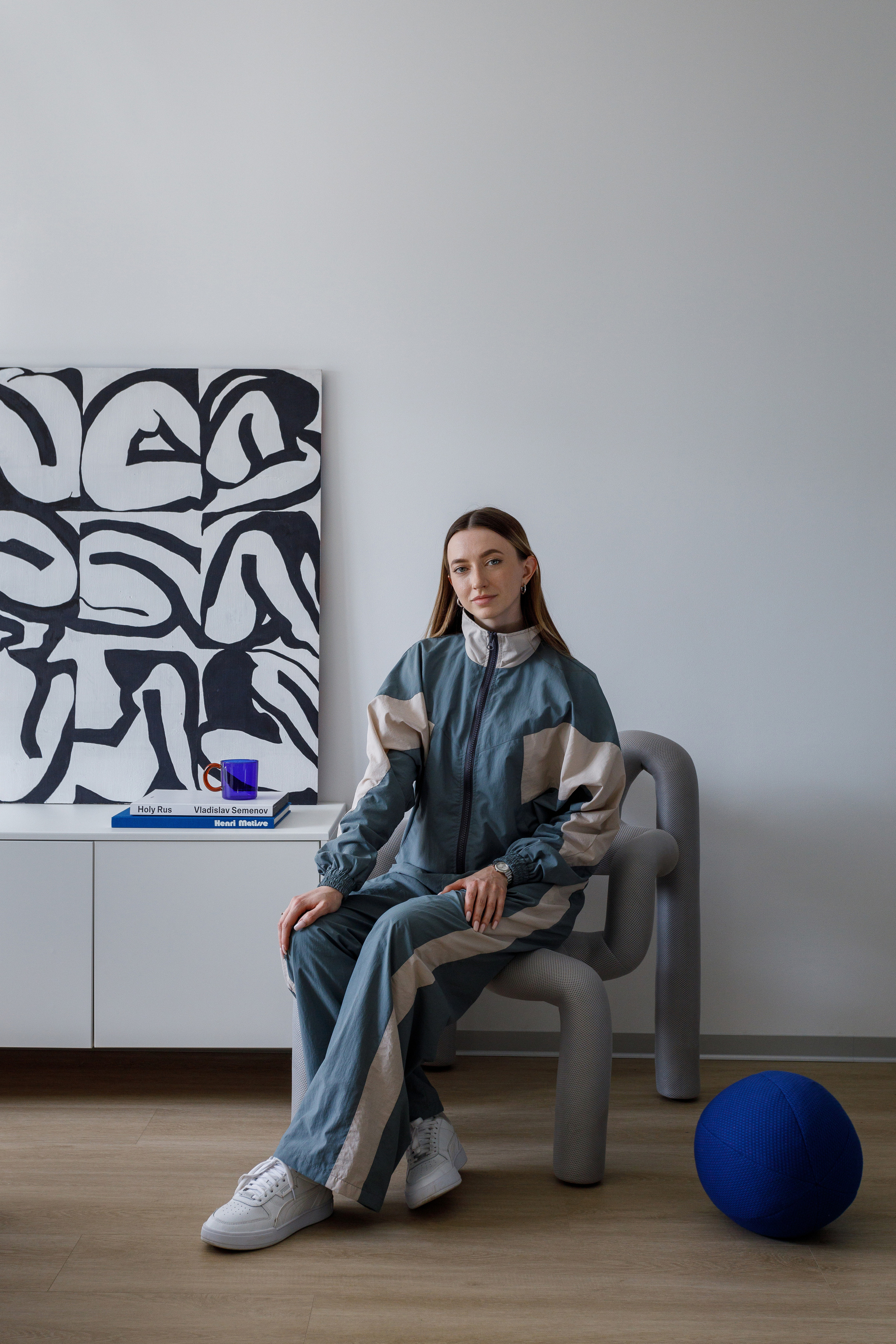 Профессиональная съемка портретов в интерьере в Самаре. Интерьерный фотограф Дима Птицын и стилист Дарья Копылова