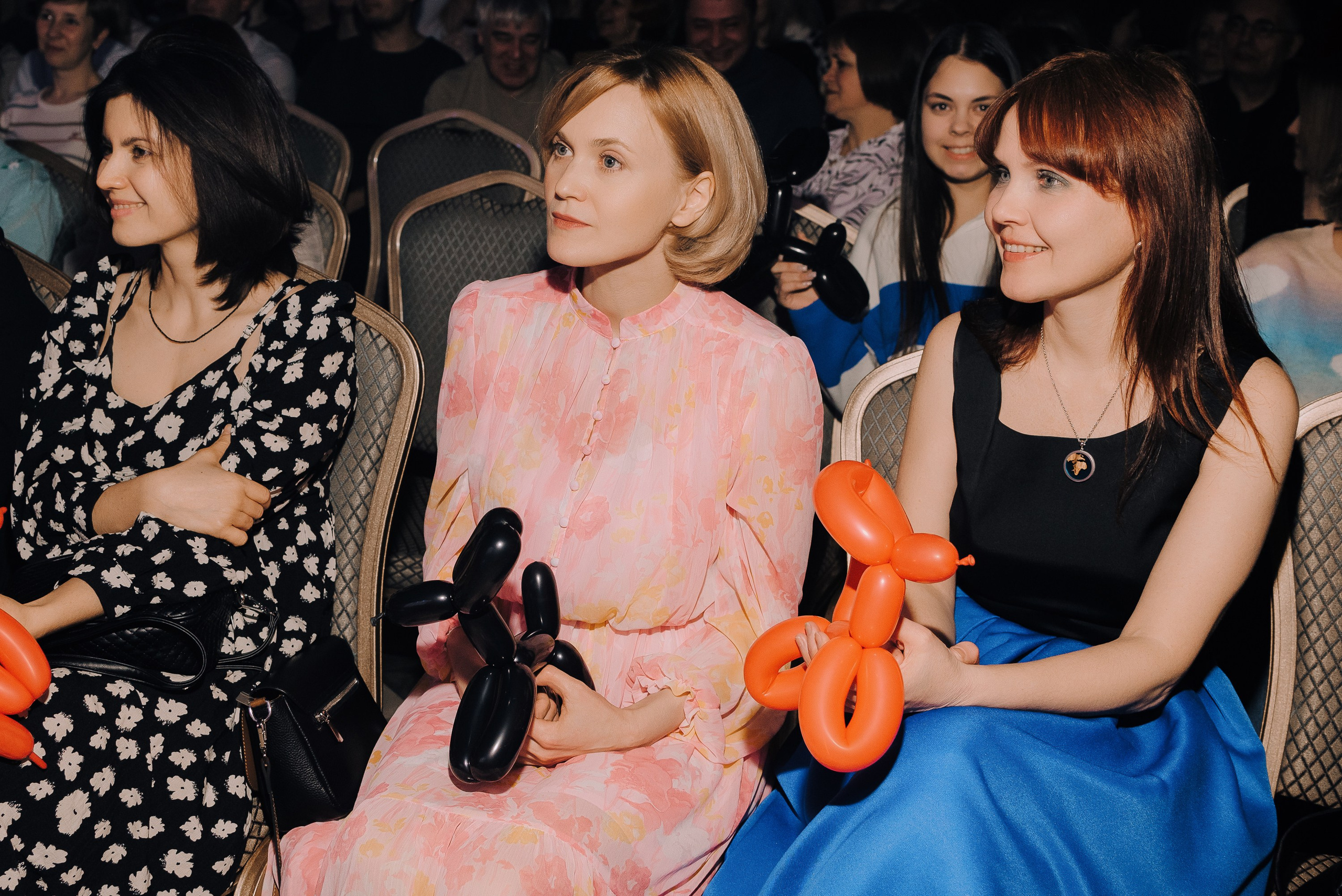 СПЕКТАКЛЬ «ВОЛШЕБНЫЕ ОЧКИ» ОПТИК-ЦЕНТР. Репортажный фотограф Зуев Роман г. Челябинск