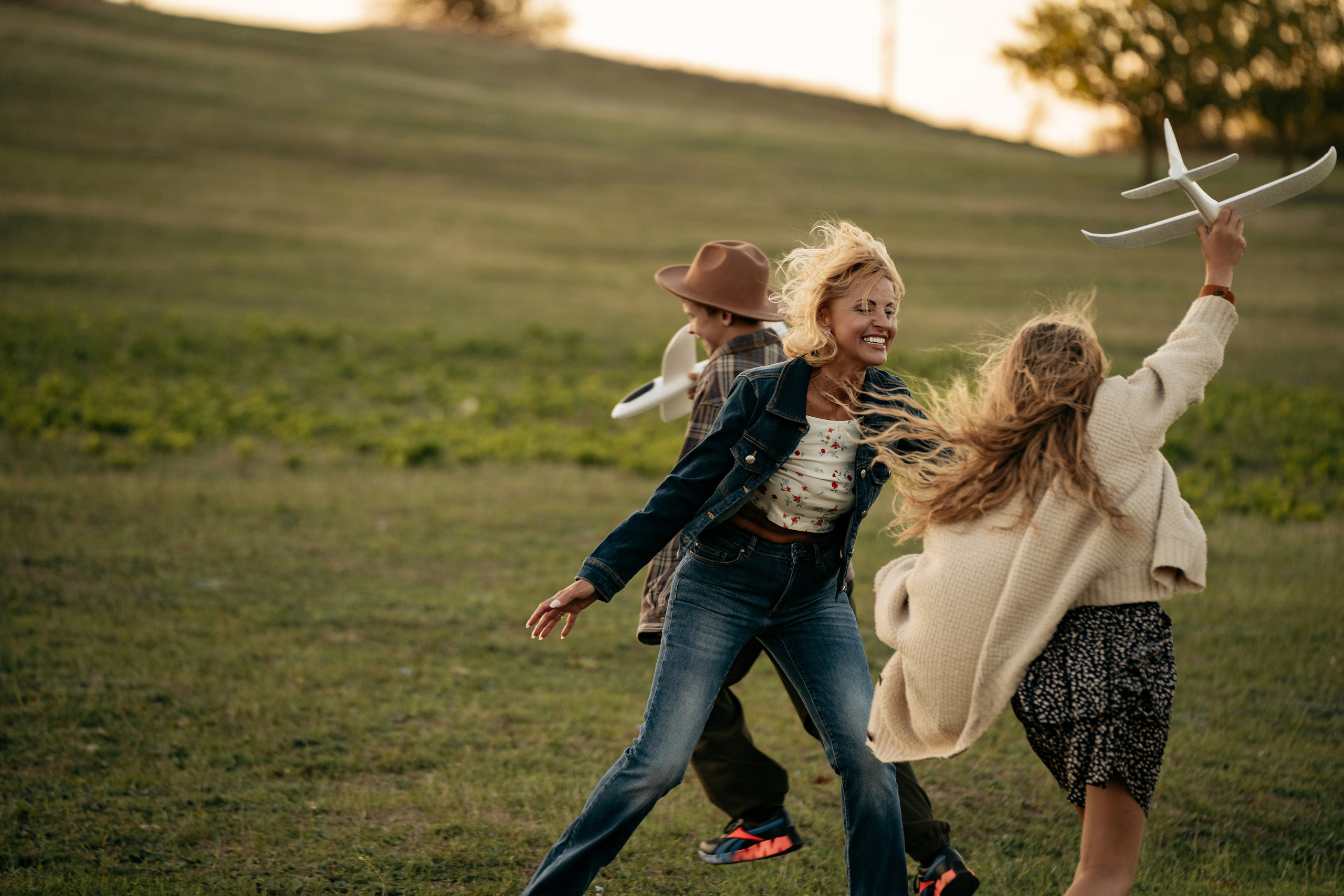 Счастье простых вещей: семейная фотосессия в Анапе, где собирают яблоки и кормят коз. Фотограф Анапа.