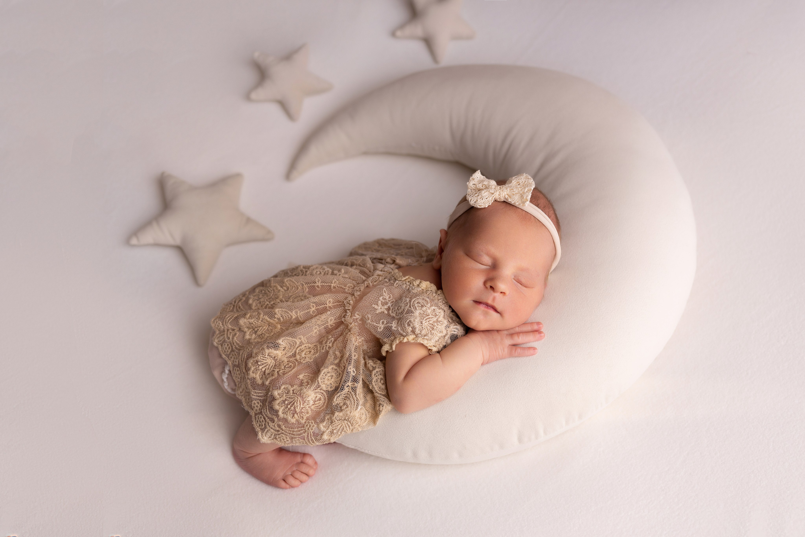 Классическая фотосессия малыша. Фотограф новорожденных малышей в Омске и Омской области Эльвира Камаева