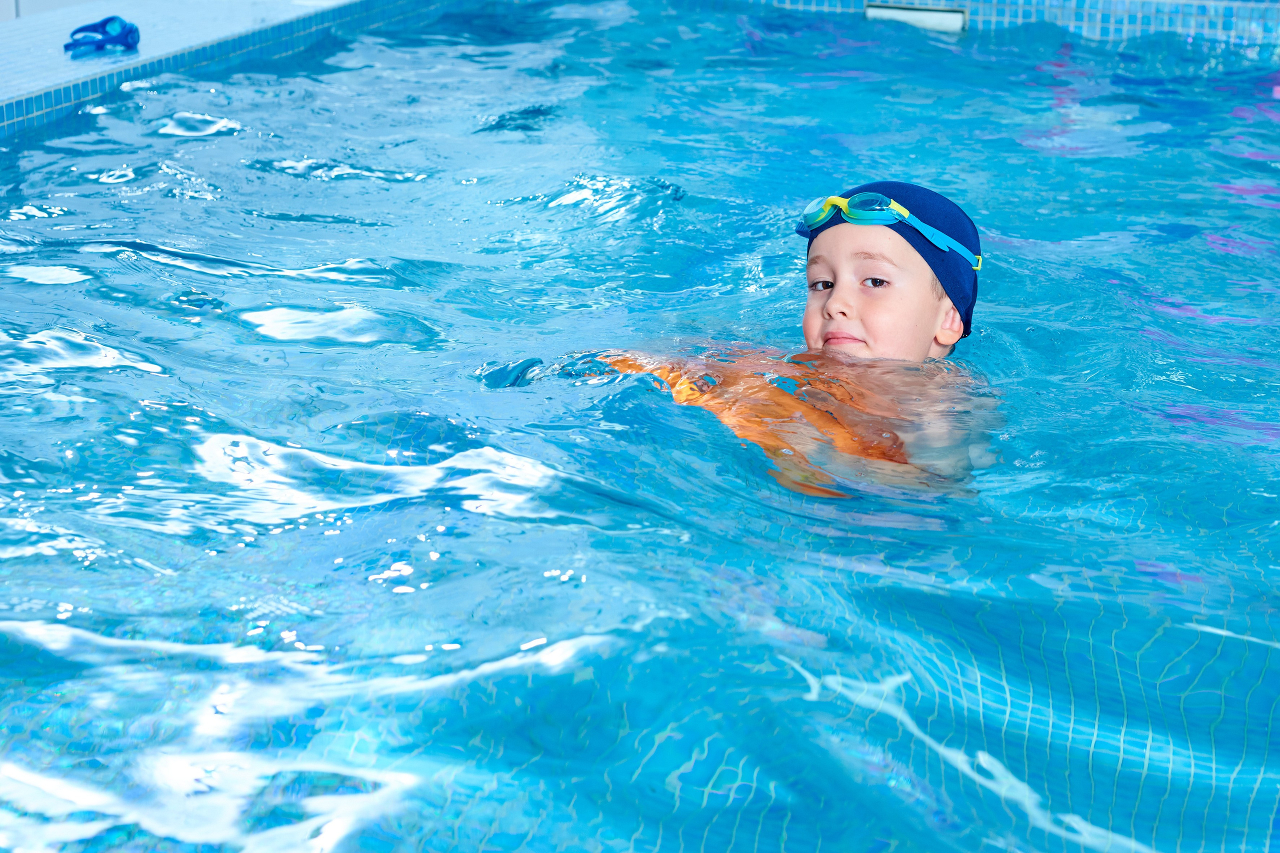 Занятие в бассейне. Childrenfoto.ru