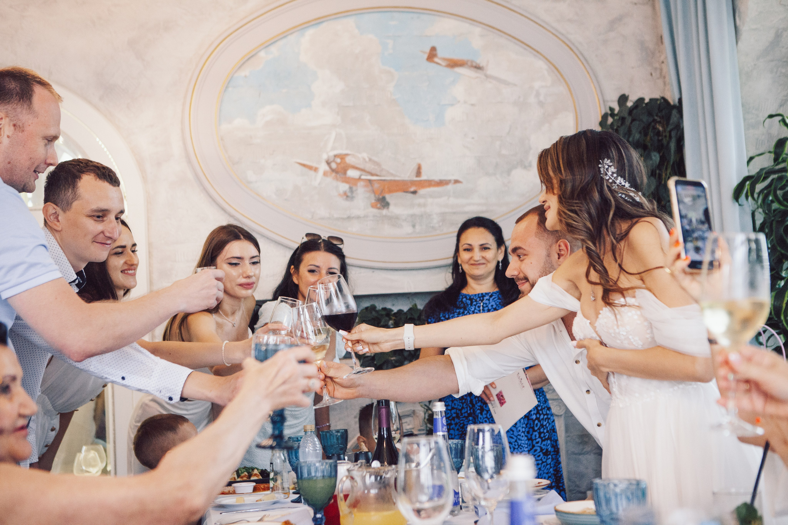 Молодожены в павильоне космонавтики и авиации №34 на вднх и в ресторане московское небо. Фотограф Ольга Ефремова