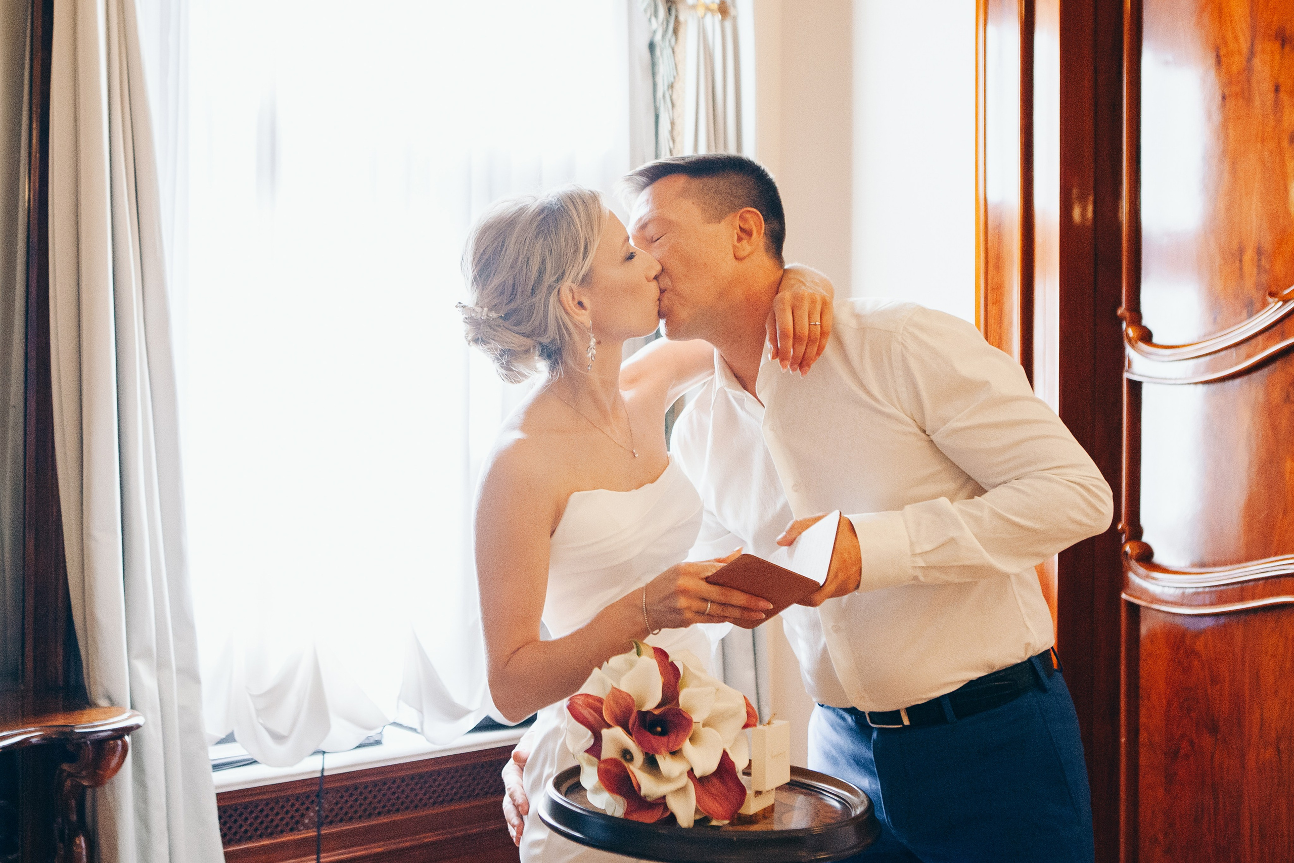 Утро невесты и фотосессия в гостинице radisson collection hotel moscow бывшая гостиница украина. Фотограф Ольга Ефремова