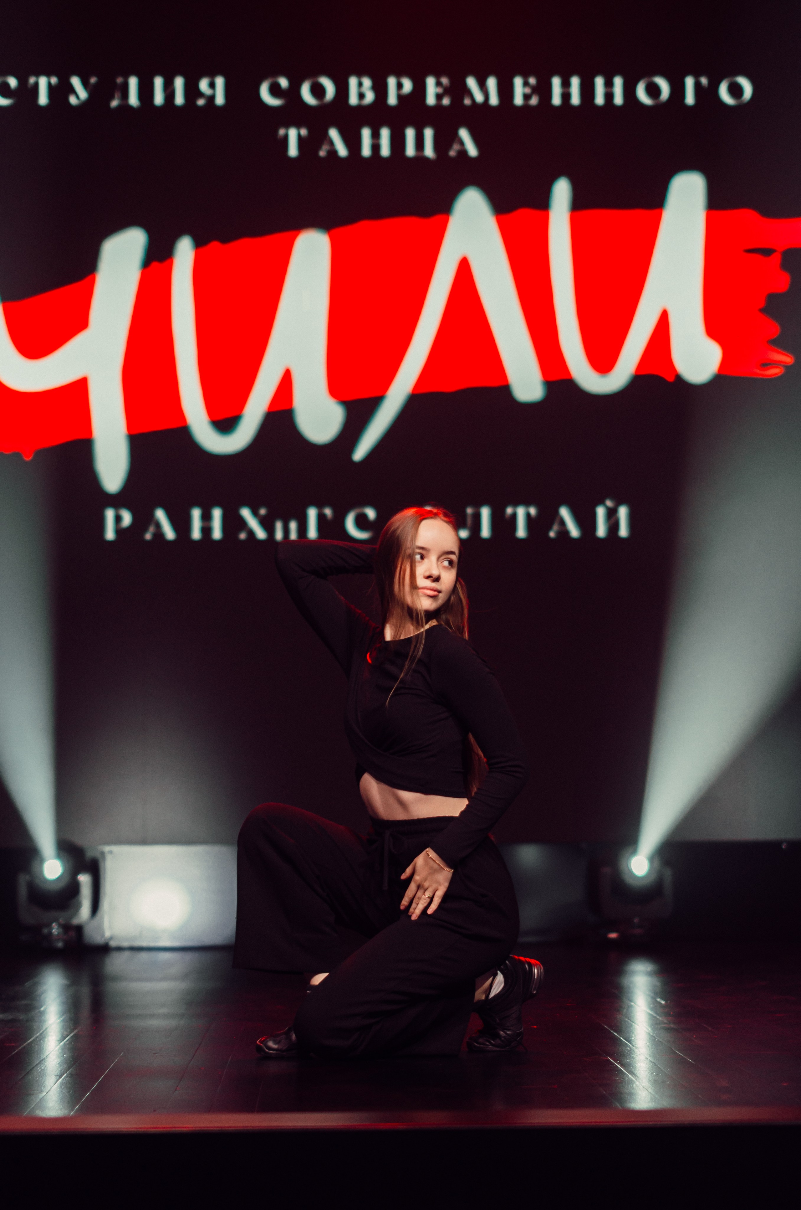 Групповая фотосъемка танцевального коллектива. Денисова Аля — фотограф для парных съемок и индивидуальных историй в Барнауле